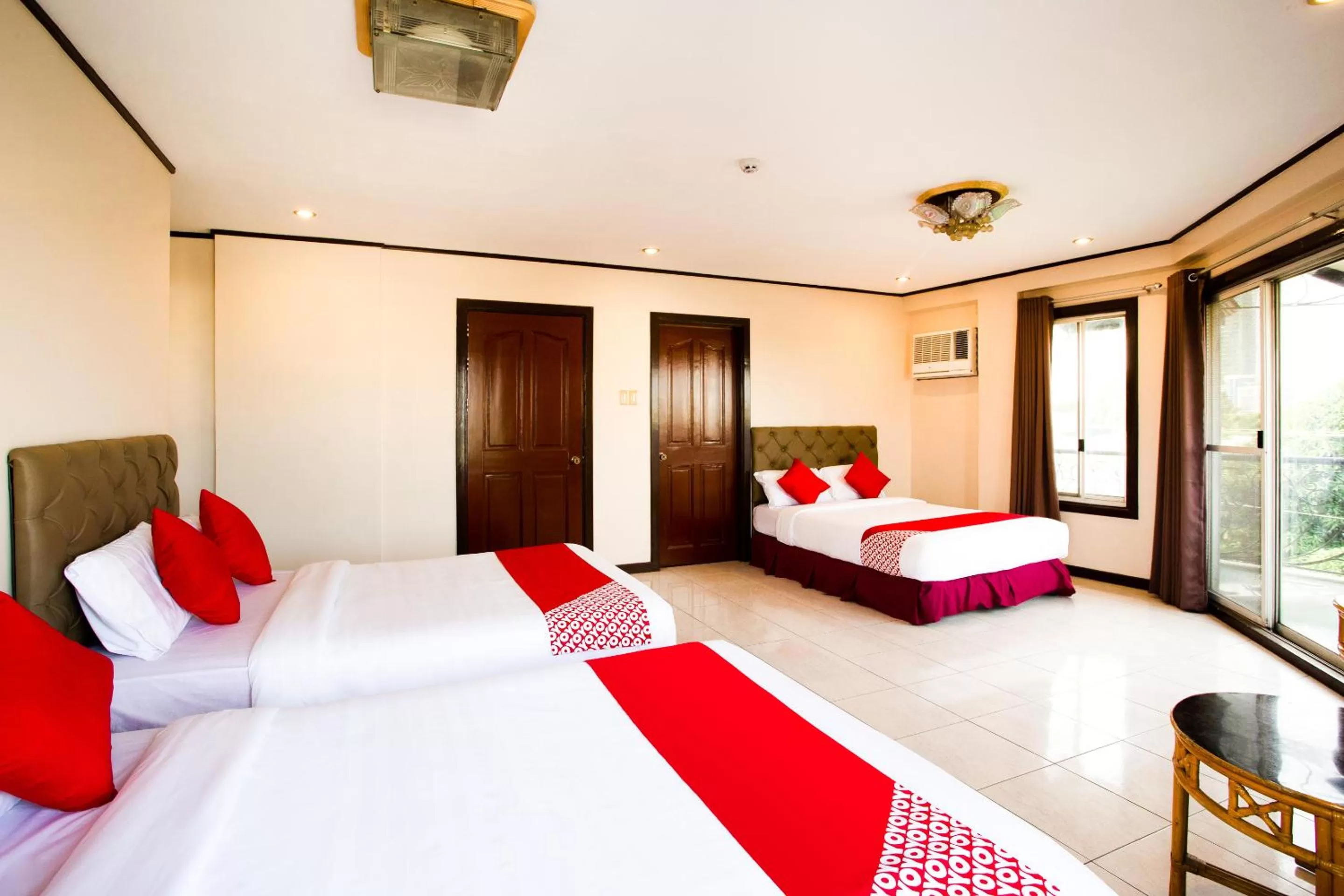 Bedroom, Bed in OYO 414 Humberto's Hotel