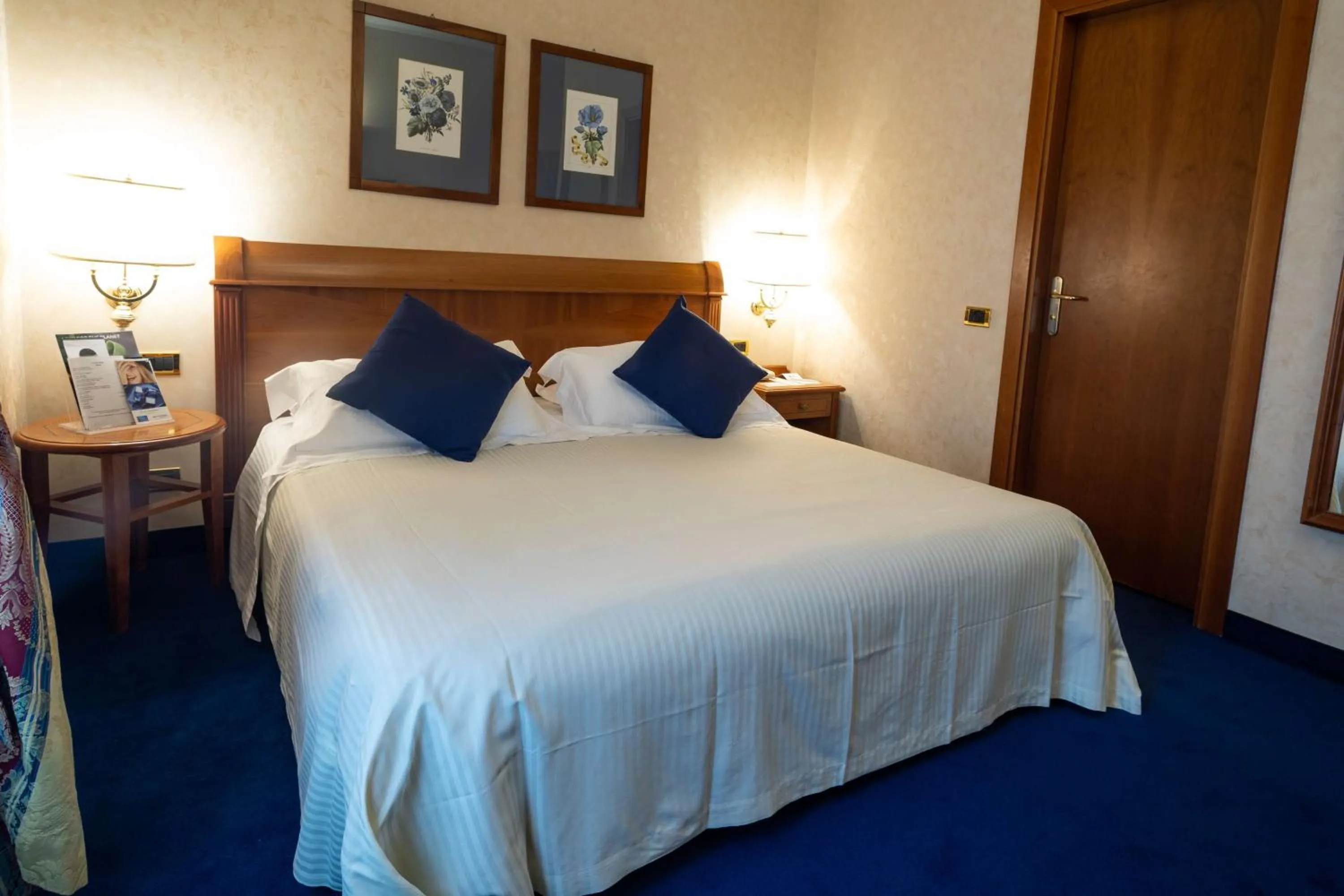 Photo of the whole room, Bed in Hotel Cappello D'Oro, BW Signature Collection