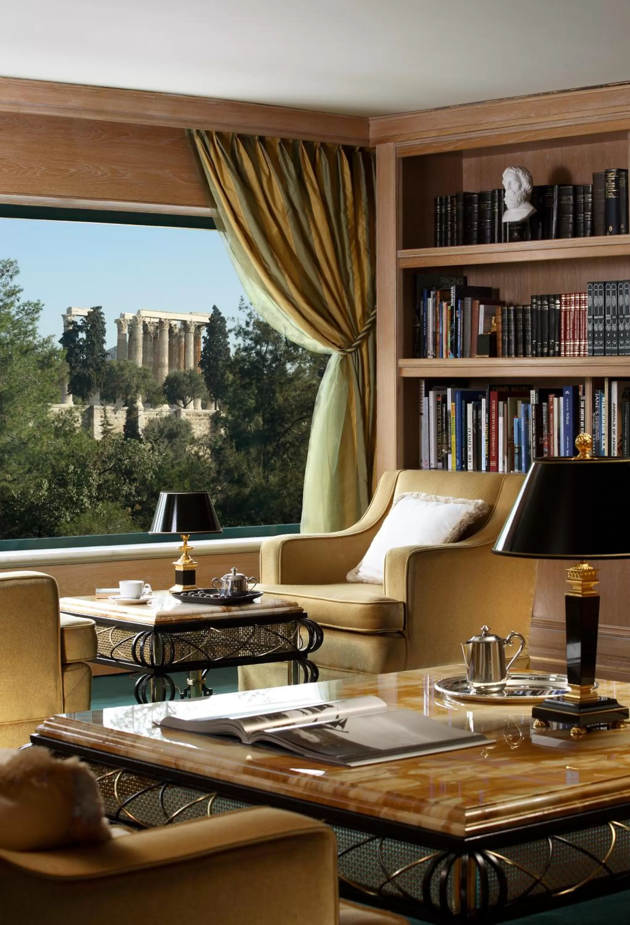 Lounge or bar in Royal Olympic Hotel