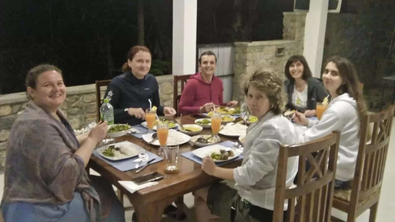 Restaurant/Places to Eat in Maple Home Stay