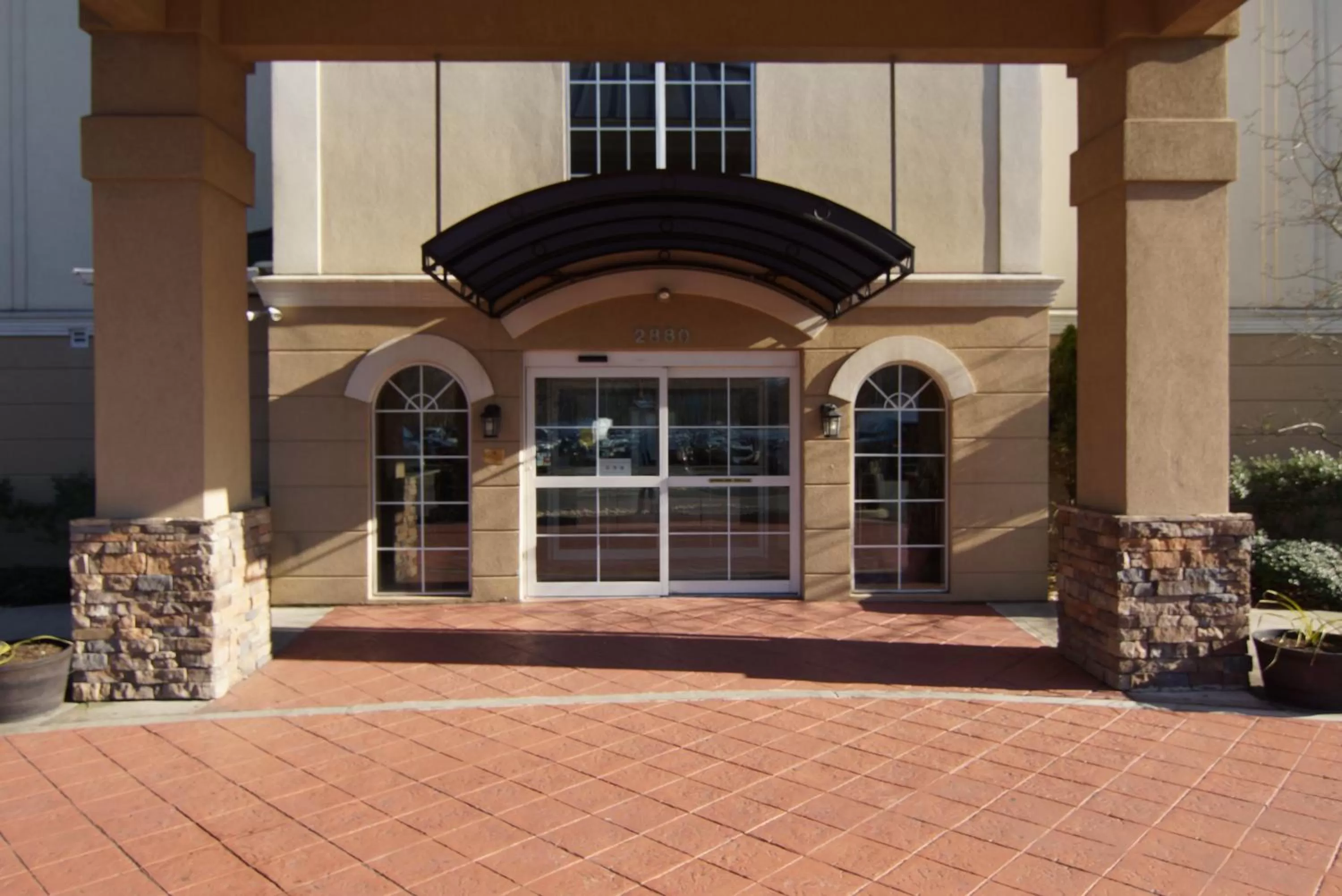 Property building in Comfort Suites Near University