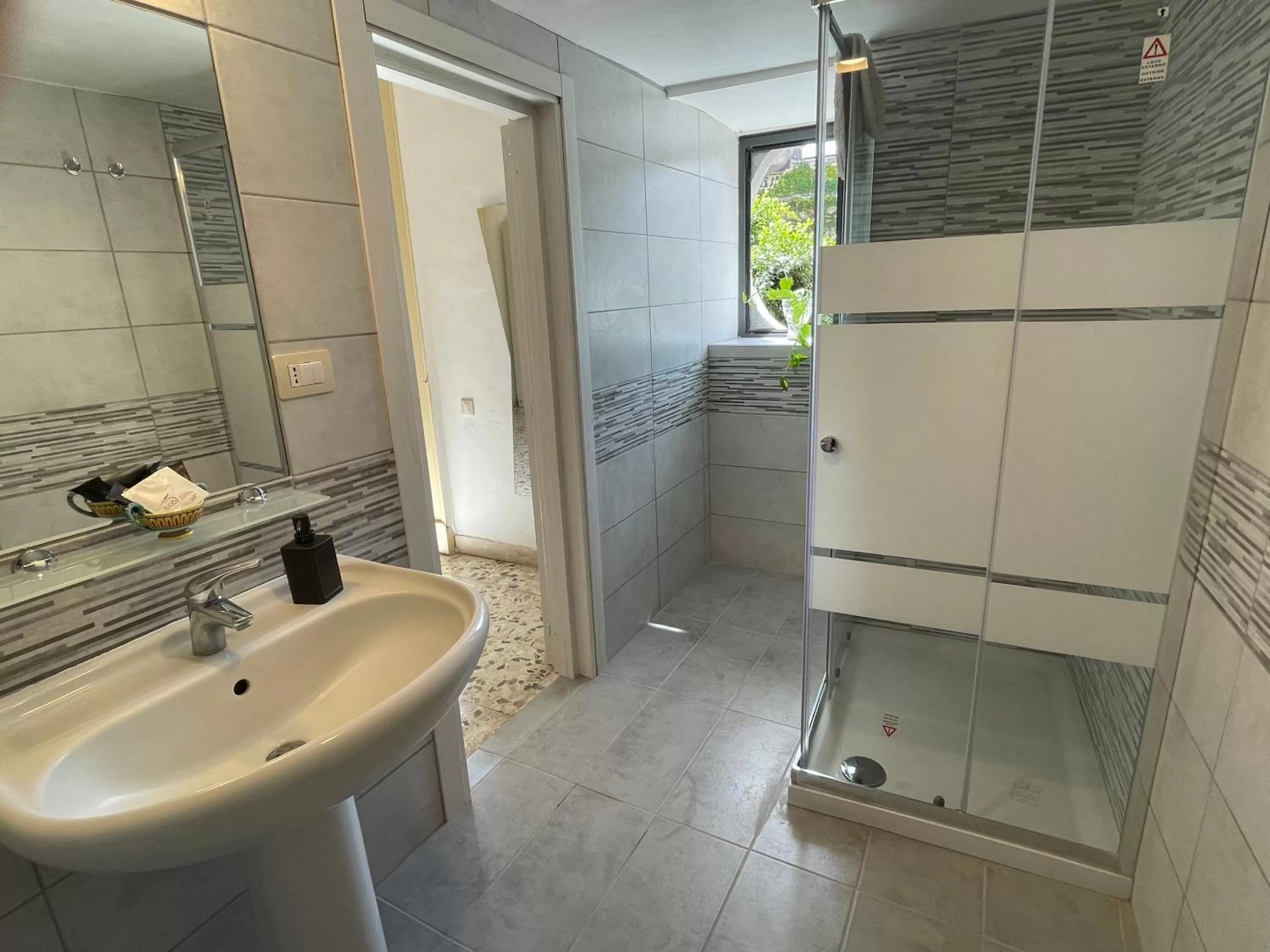 Bathroom in Bed and Books Isabella