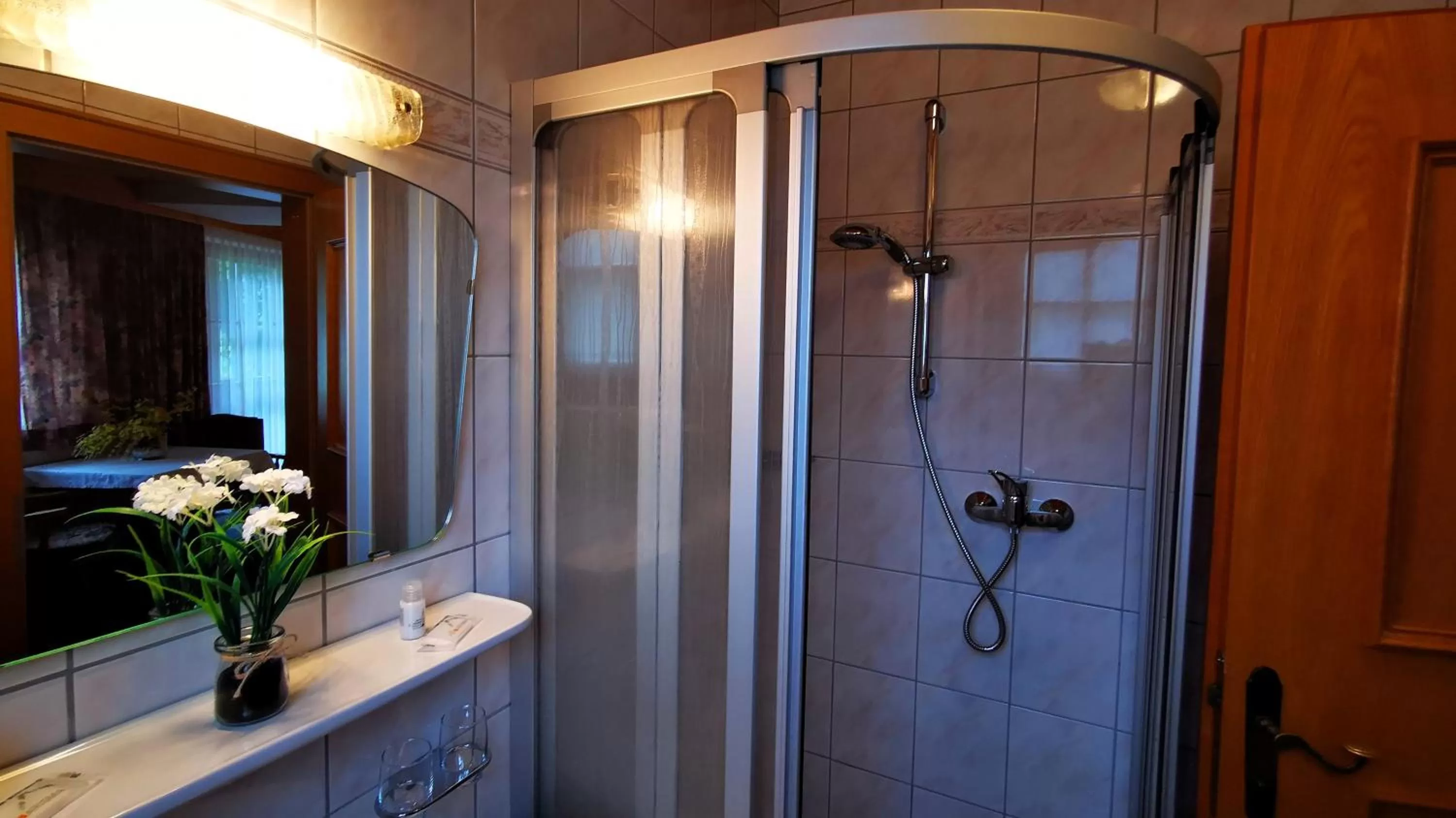Shower, Bathroom in Gasthof Geronimo