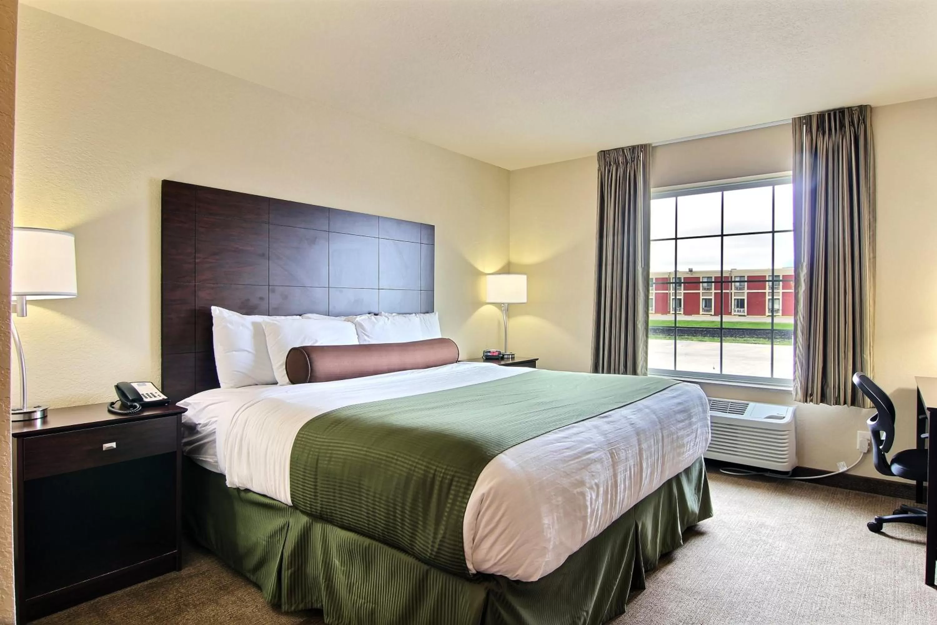 Bed in Cobblestone Hotel and Suites - Crookston