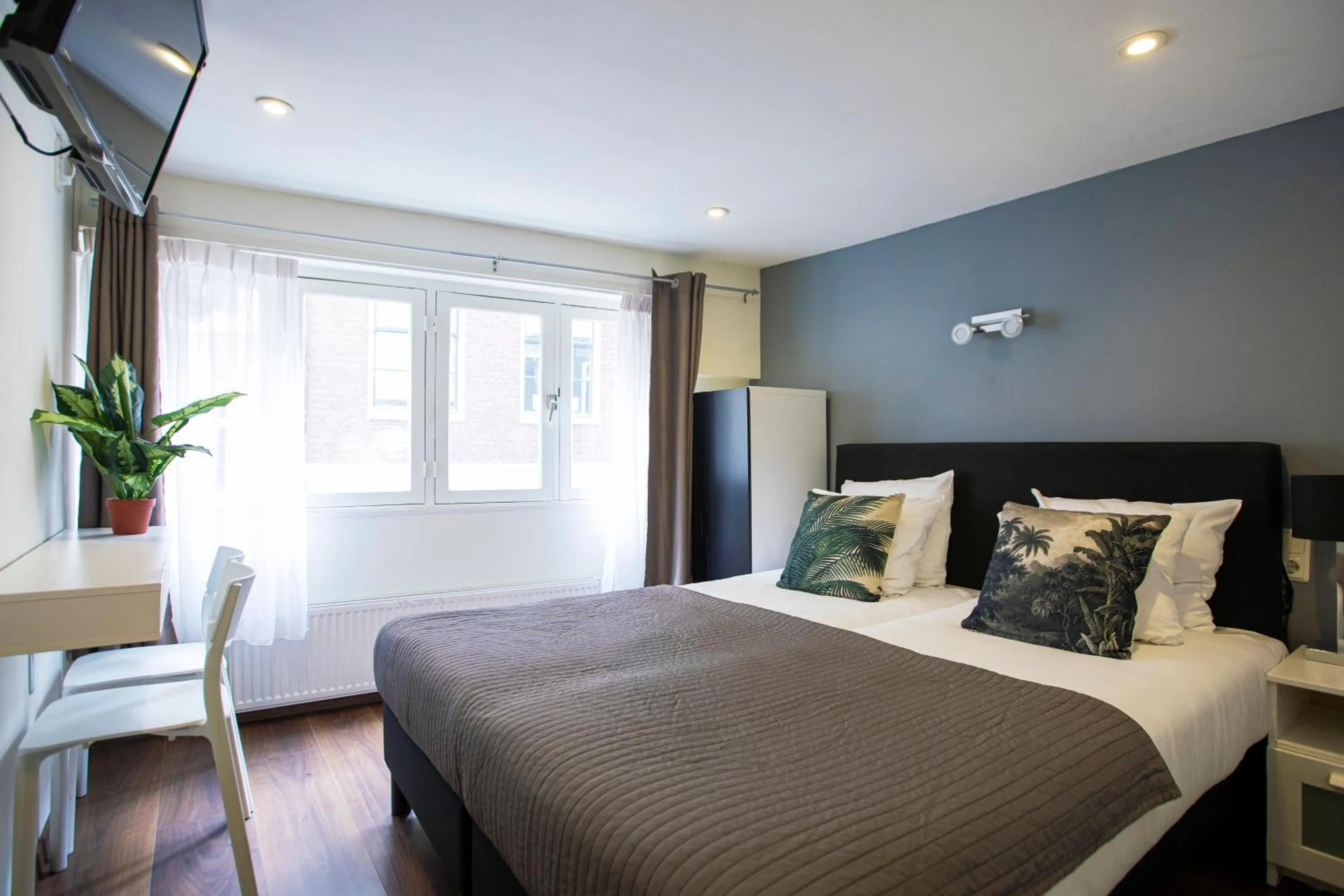 Bed in Quentin Arrive Hotel