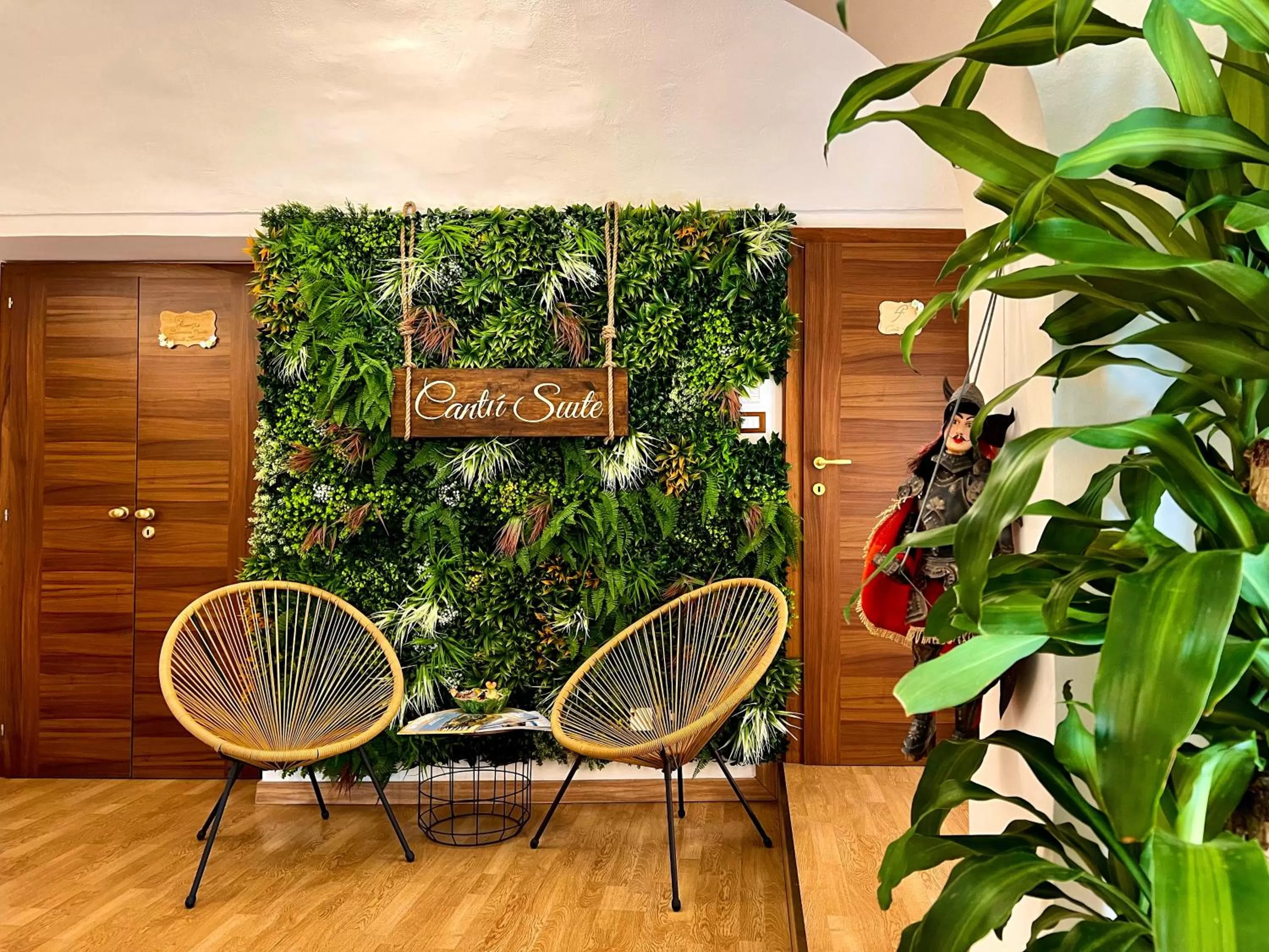 Seating area in CANTU' SUITE