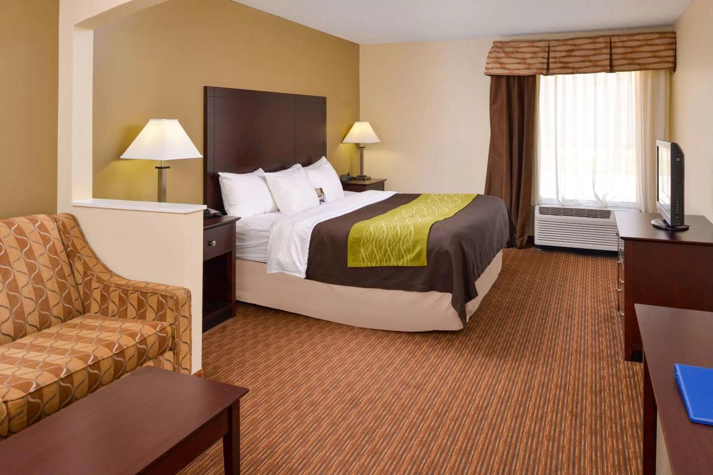 Photo of the whole room, Bed in Holiday Inn Express & Suites Joplin Southeast by IHG