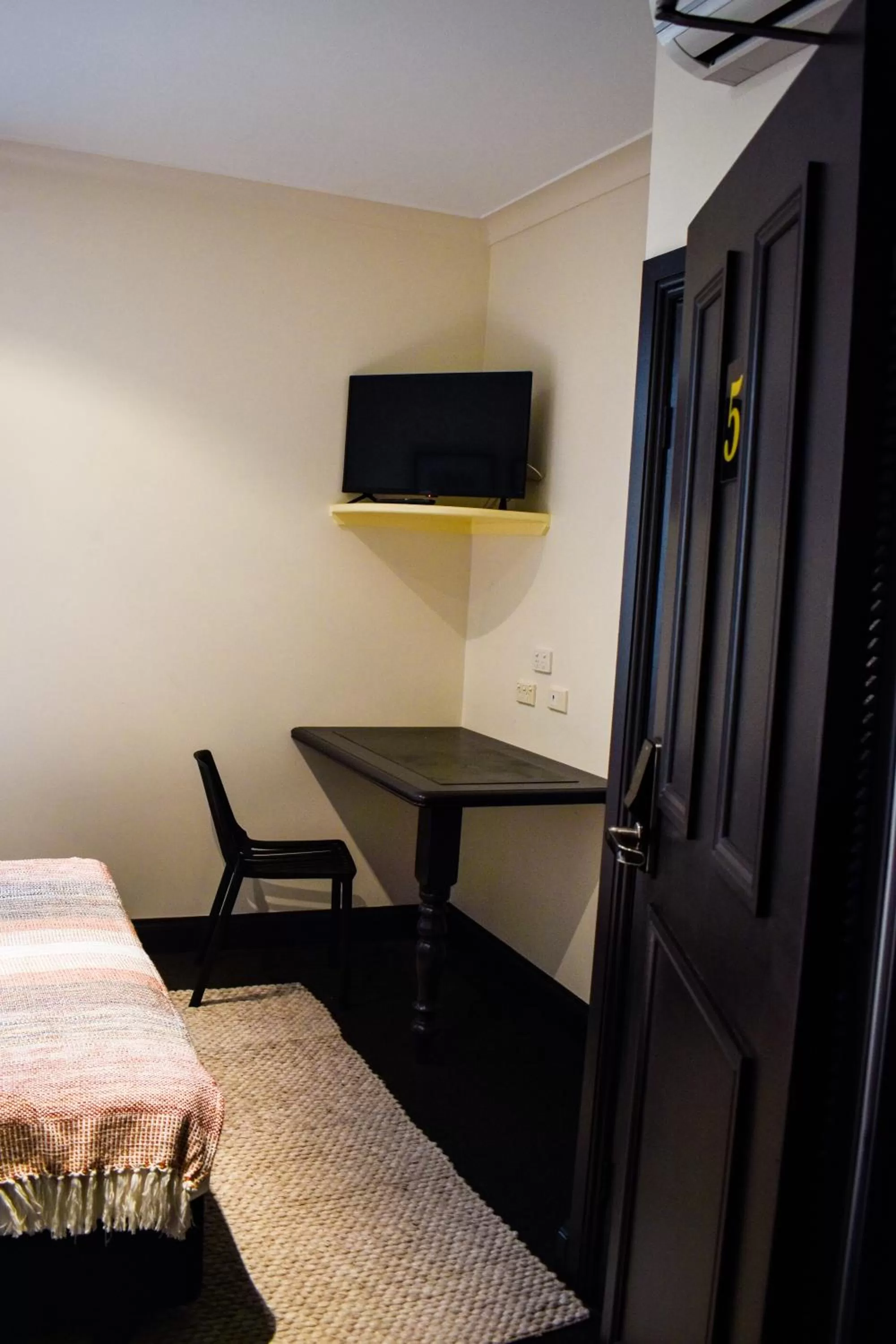 Bed in The Sherwood Hotel