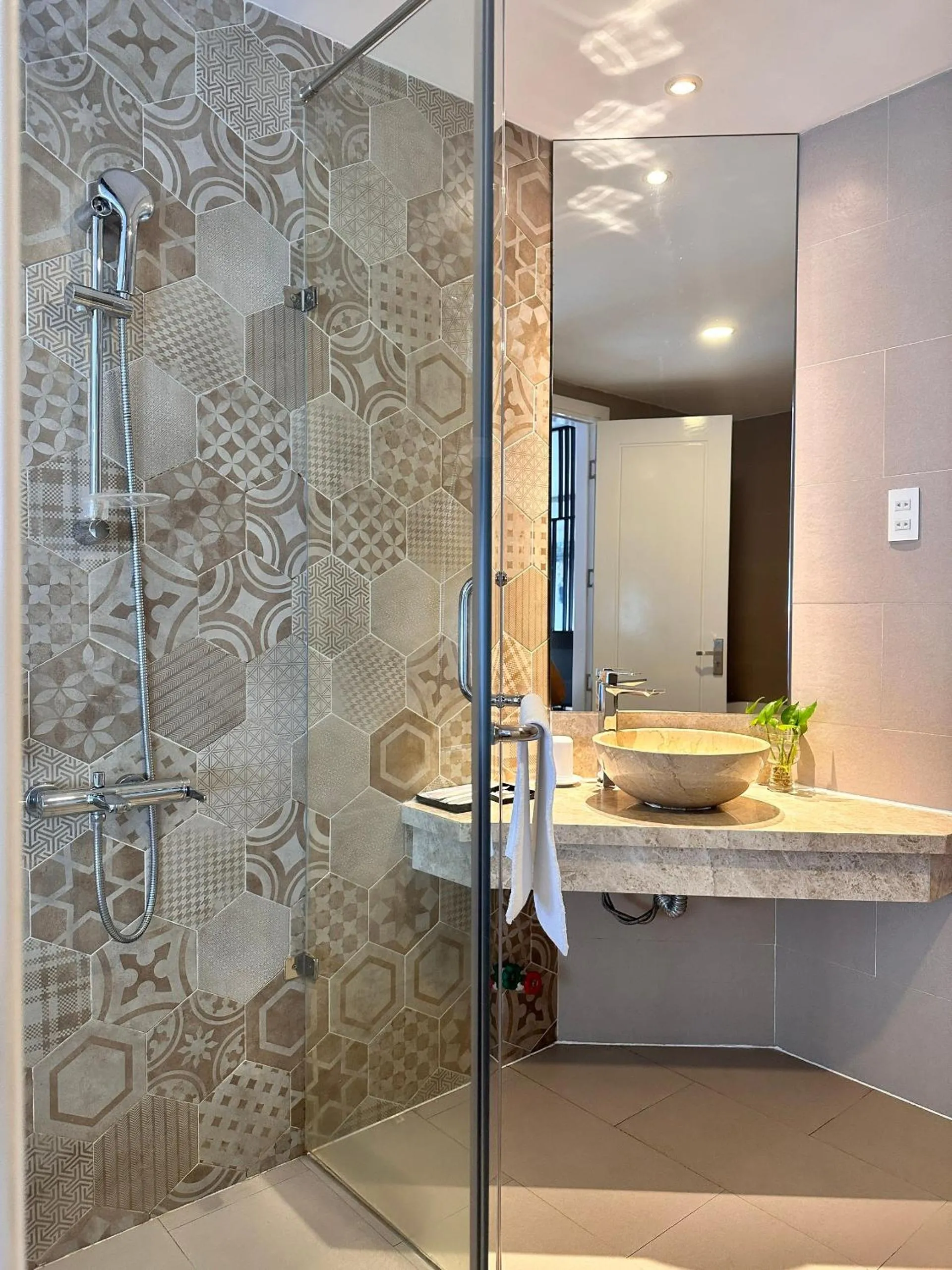 Shower in Len's Hotel