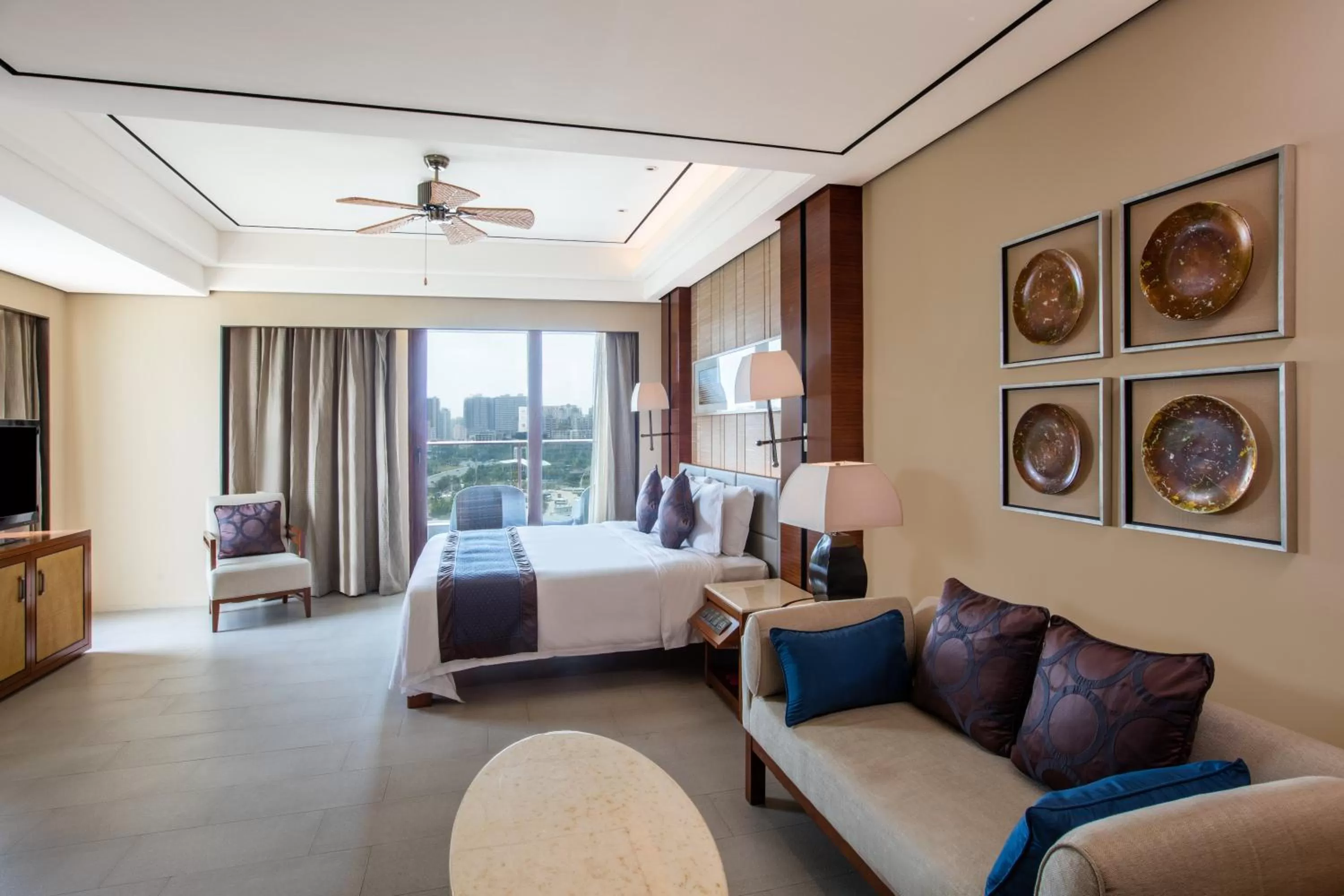 Photo of the whole room, Bed in Crowne Plaza Sanya City Center by IHG