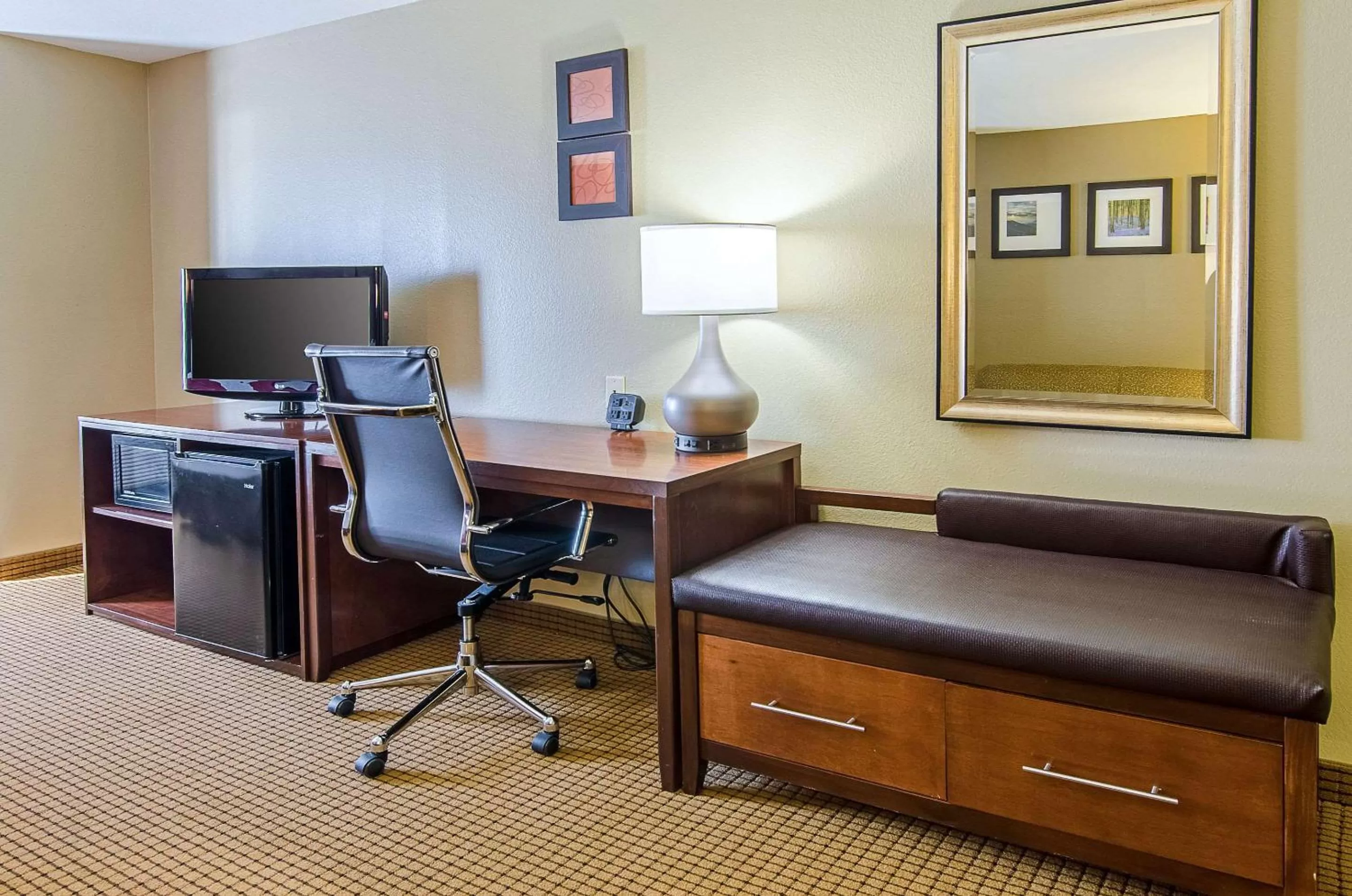 Photo of the whole room in Comfort Suites Wytheville near Conference Center