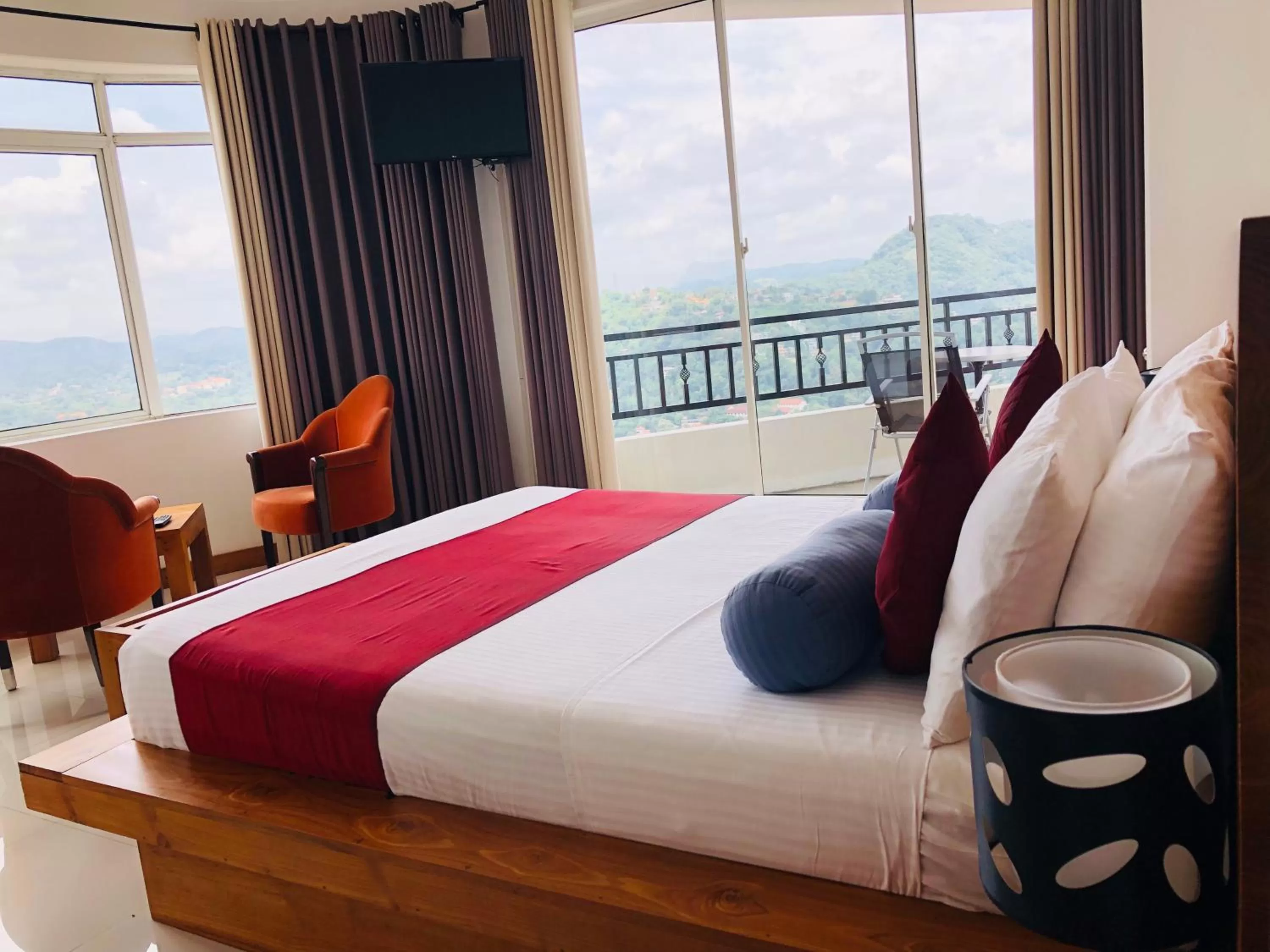 Bed in The Heaven's Villa Kandy