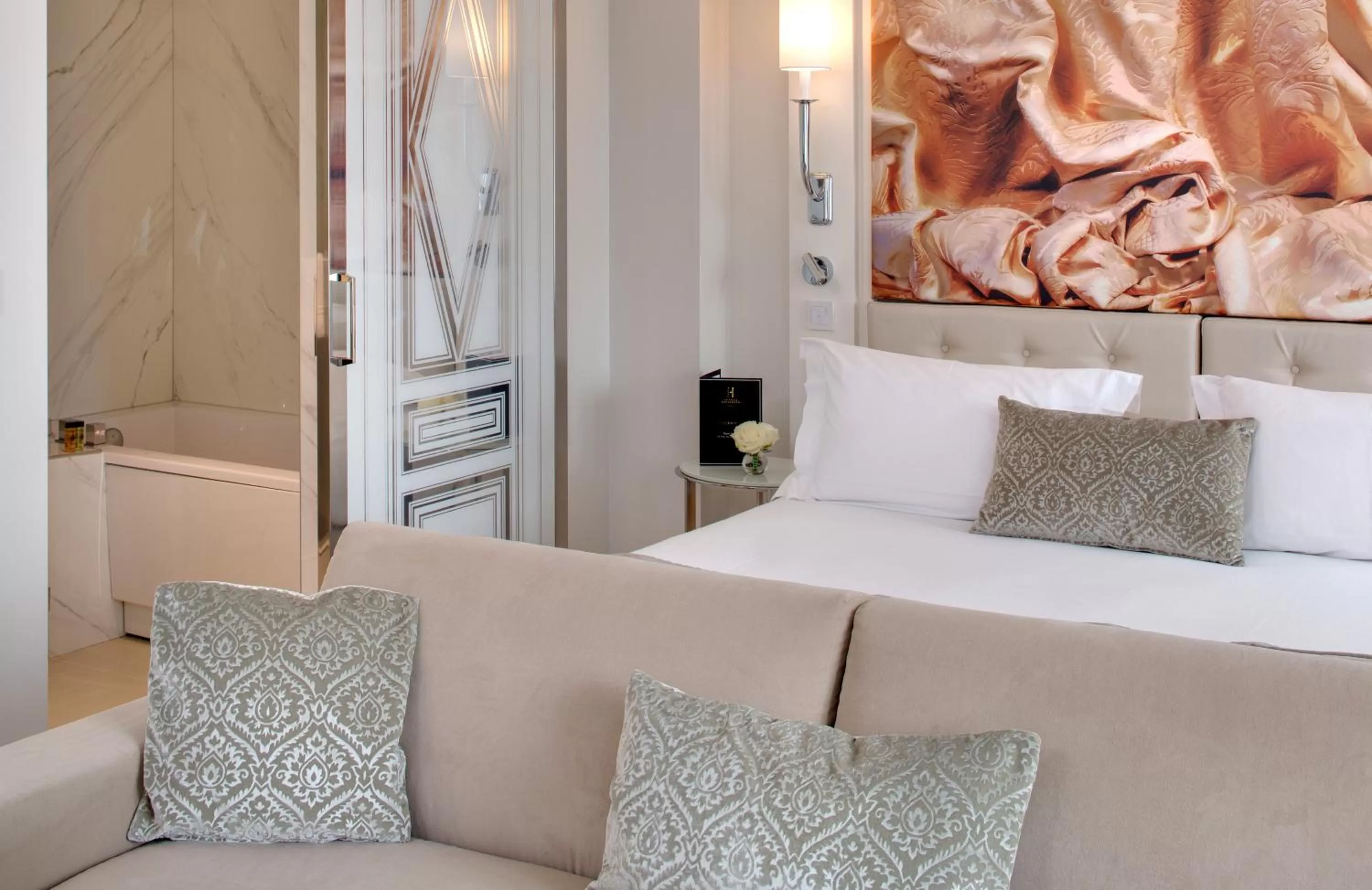 Bed in La Villa Haussmann