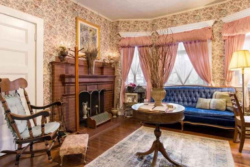 The Coolidge Corner Guest House: A Brookline Bed and Breakfast