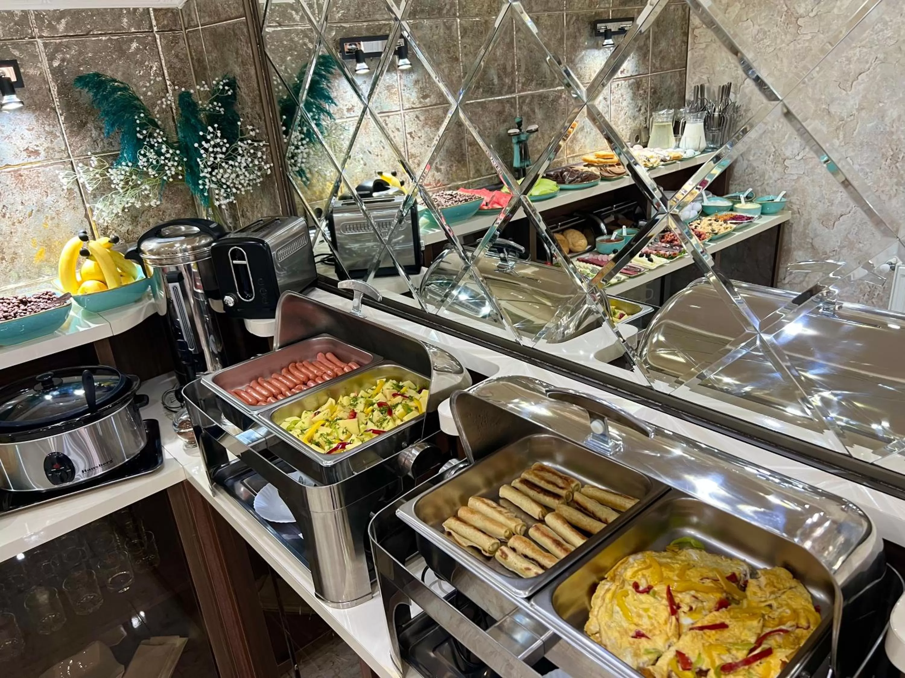 Buffet breakfast in Hotel Park