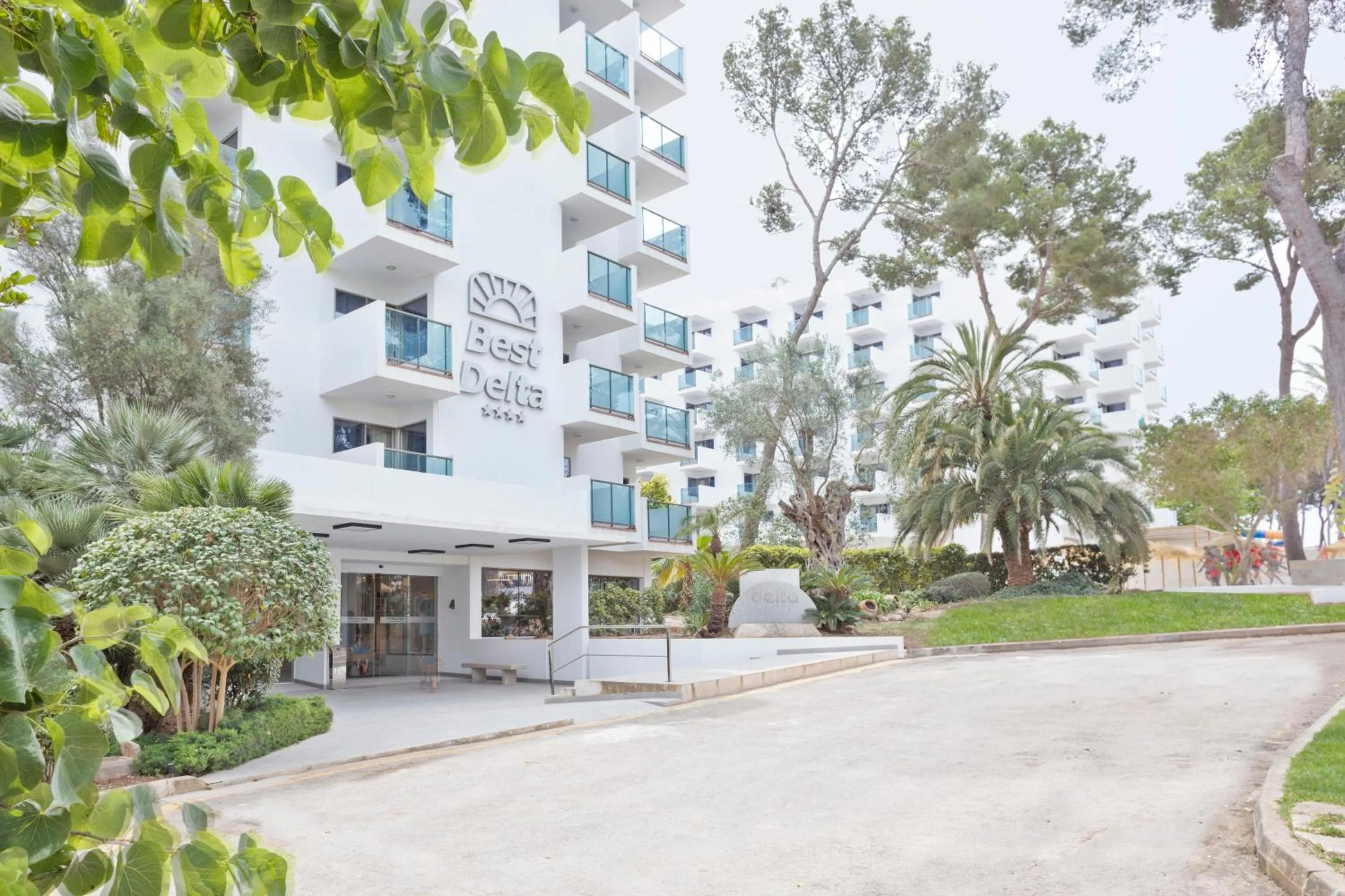 Property building in Hotel Best Delta