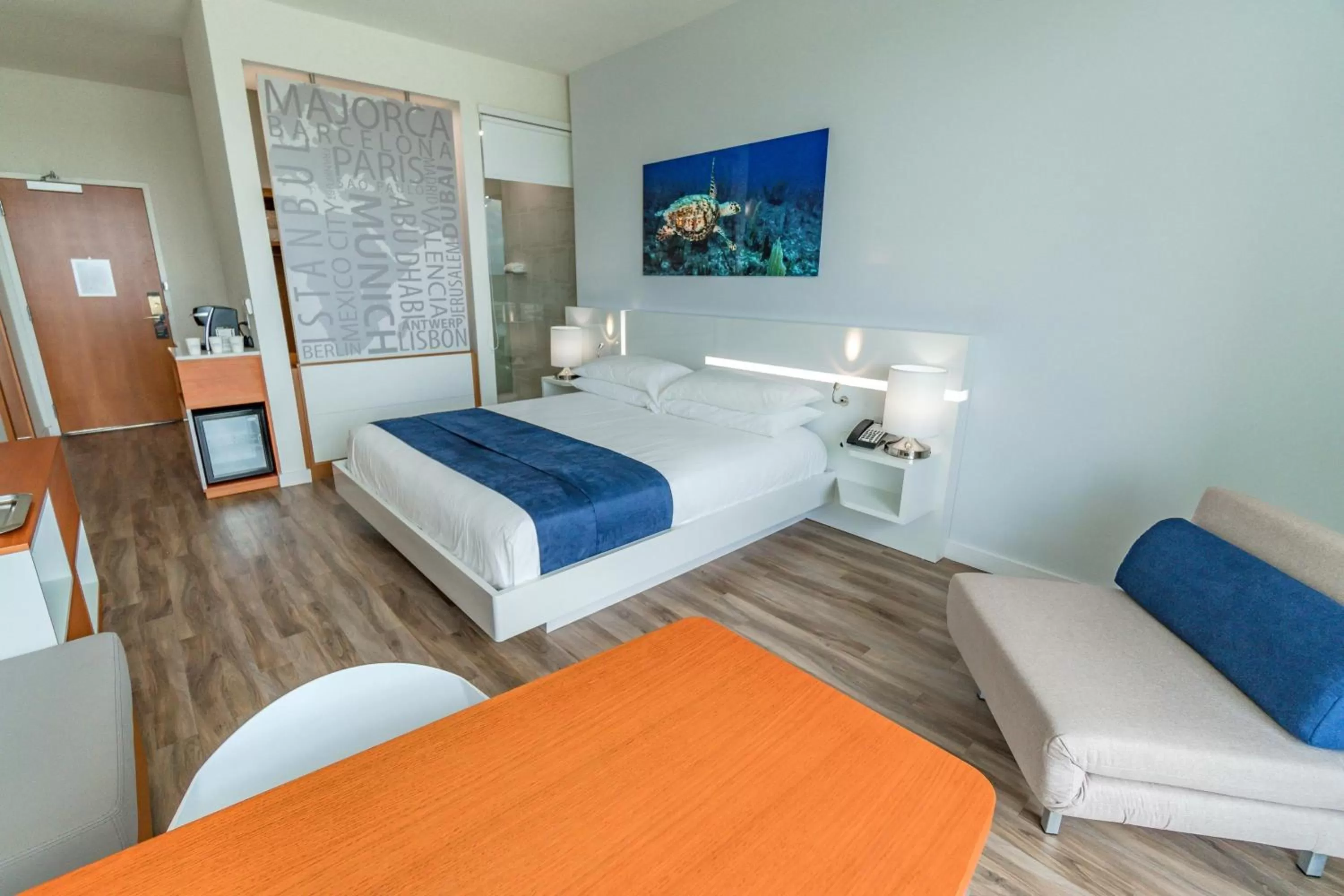 Photo of the whole room, Bed in Maritime Hotel Fort Lauderdale Airport & Cruiseport