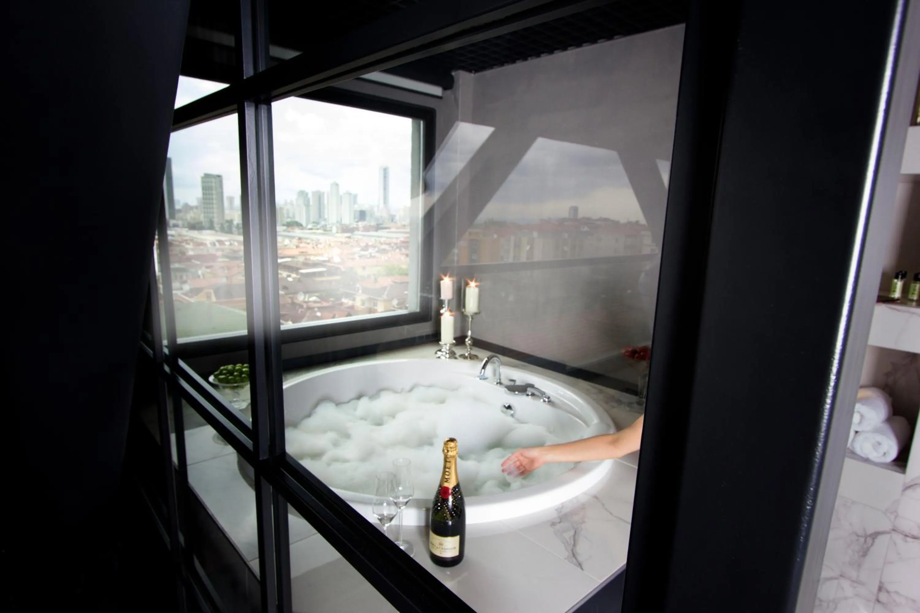 Hot Tub in Cityloft 81