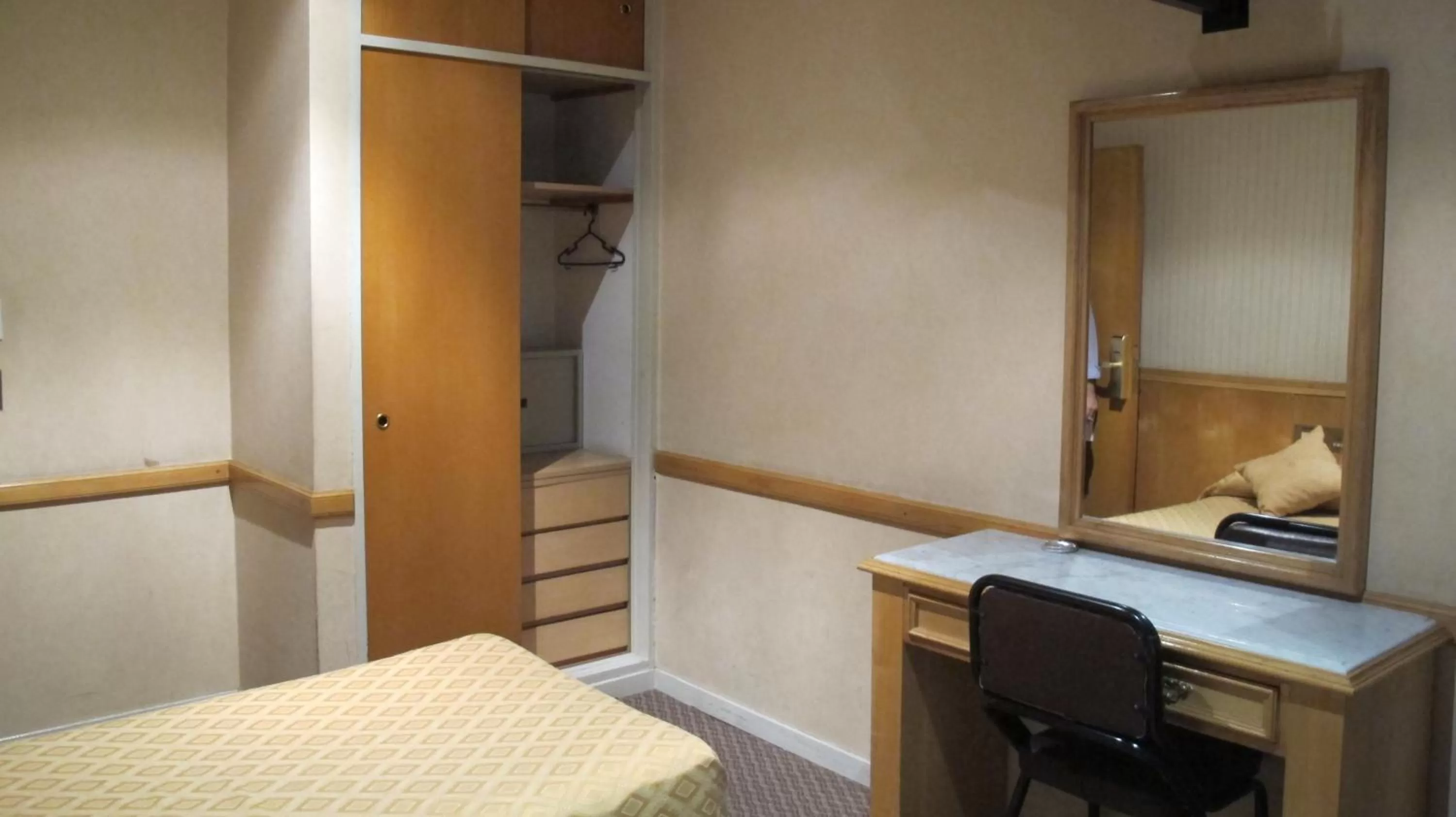 Bedroom, Bed in Gran Hotel Libertad