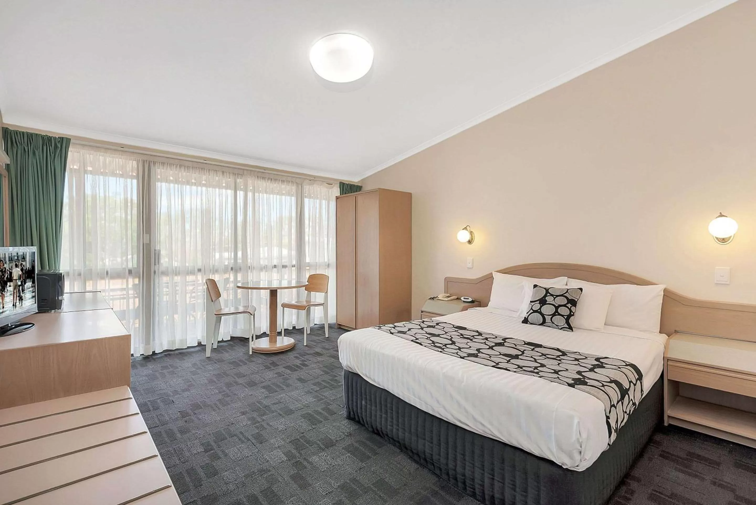 Photo of the whole room, Bed in Toowoomba Motel & Events Centre
