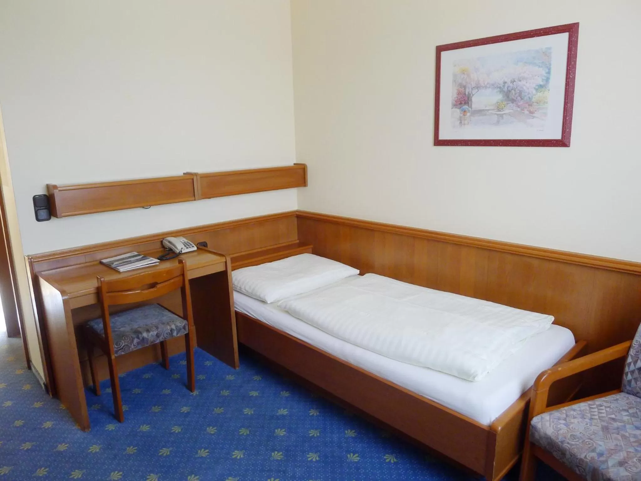 Bedroom, Bed in Hotel Restaurant Böck "Roter Hahn"