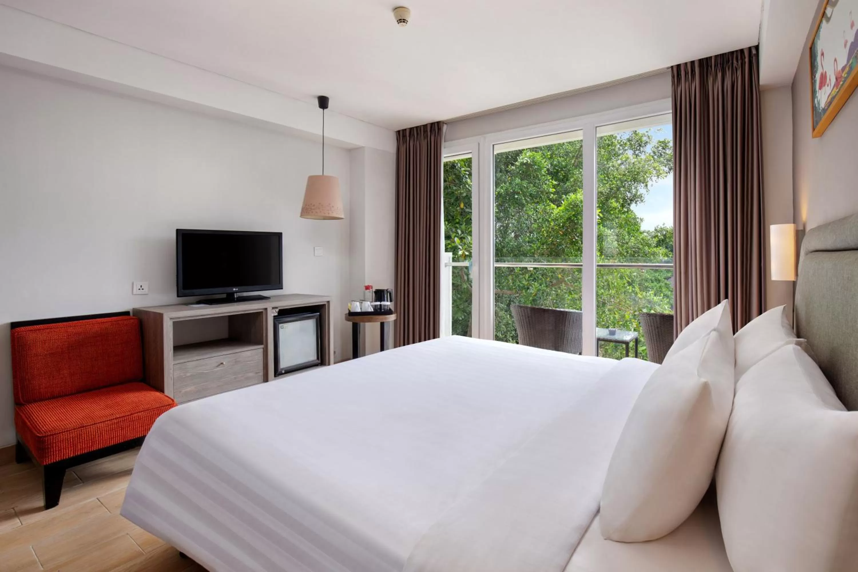 Bedroom, Bed in Harper Kuta Hotel by ASTON