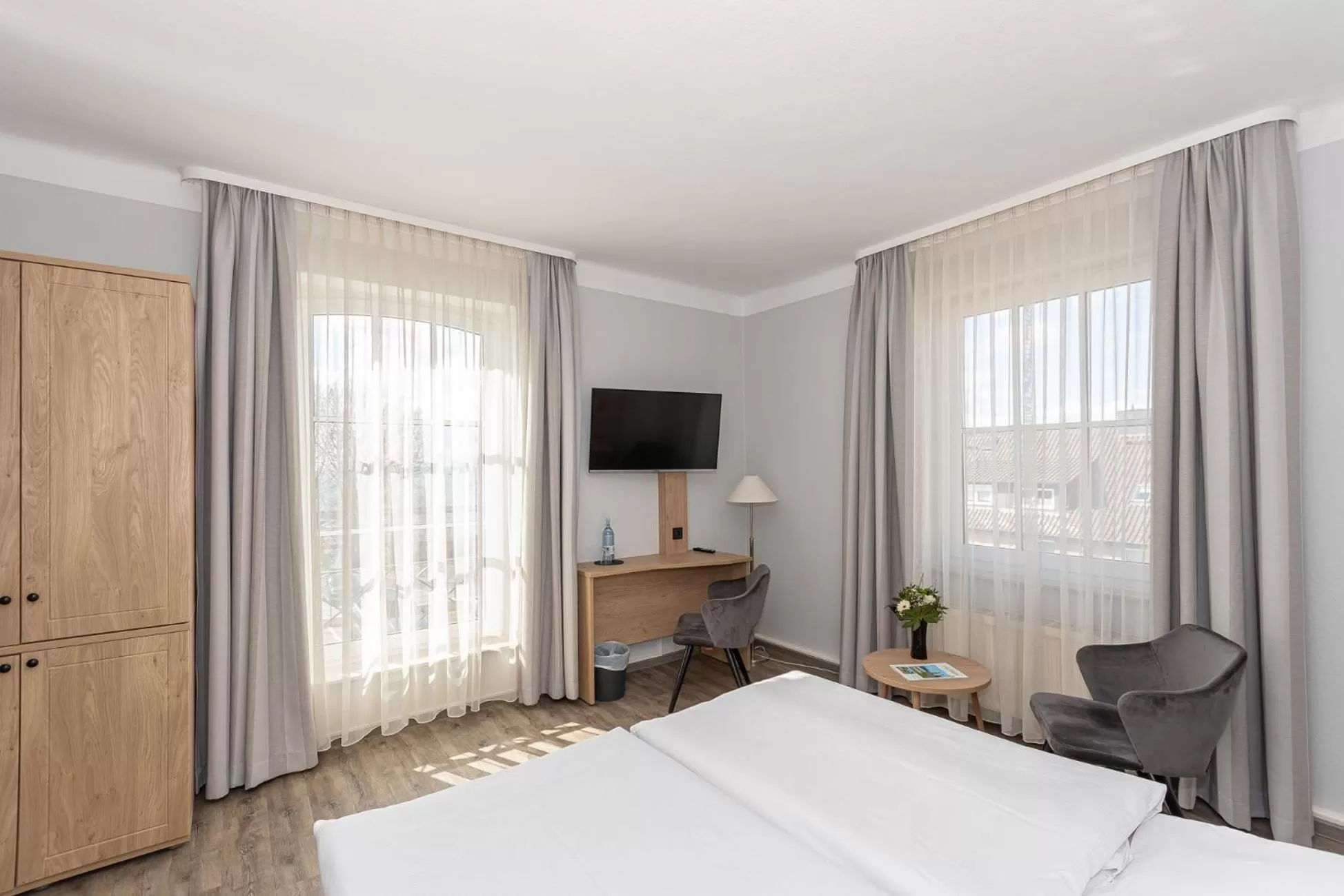 Photo of the whole room, Bed in Kurhotel Sassnitz