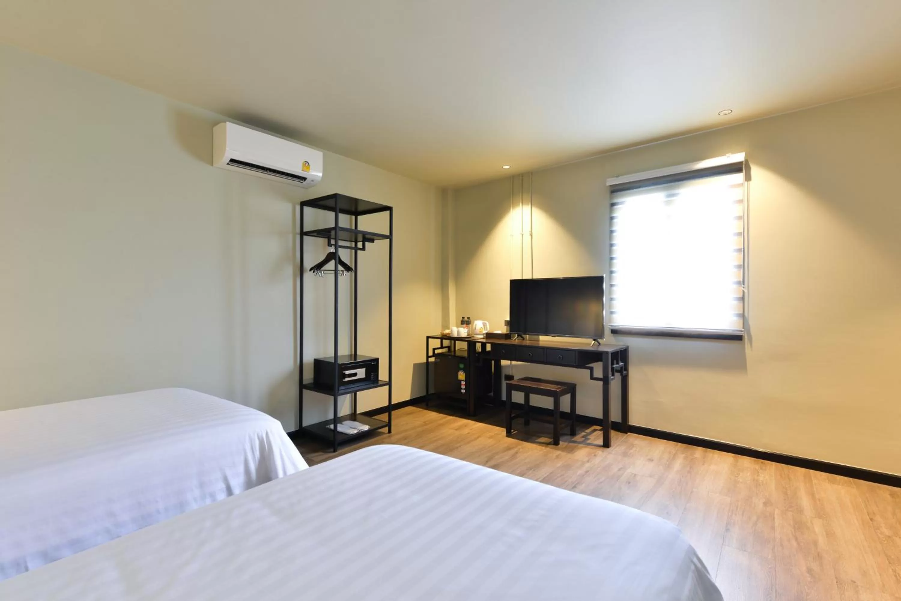 Photo of the whole room, Bed in Oldthaiheng Hotel