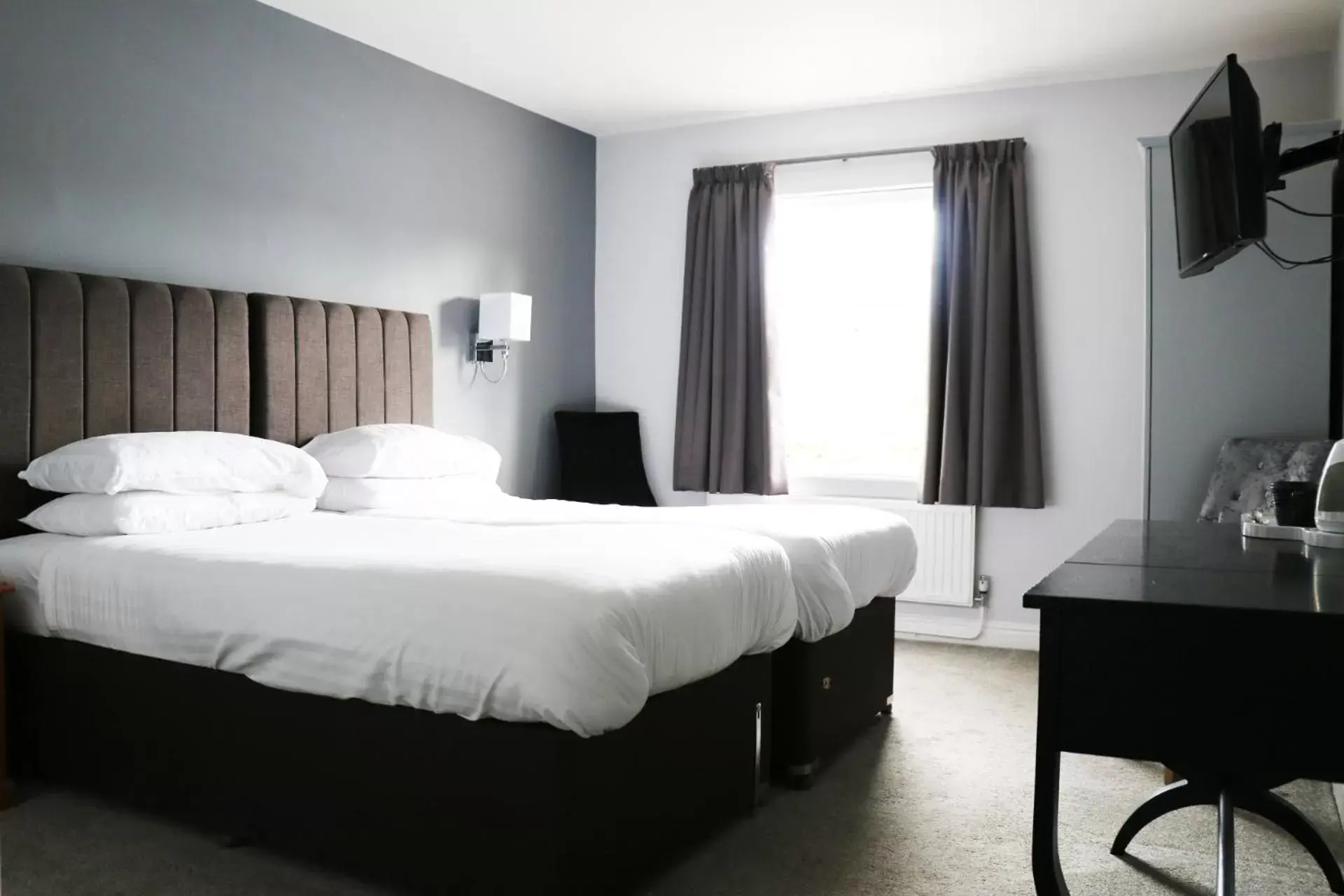 Deluxe Twin Room in The Lion Hotel Deluxe Twin Room in The Lion Hotel