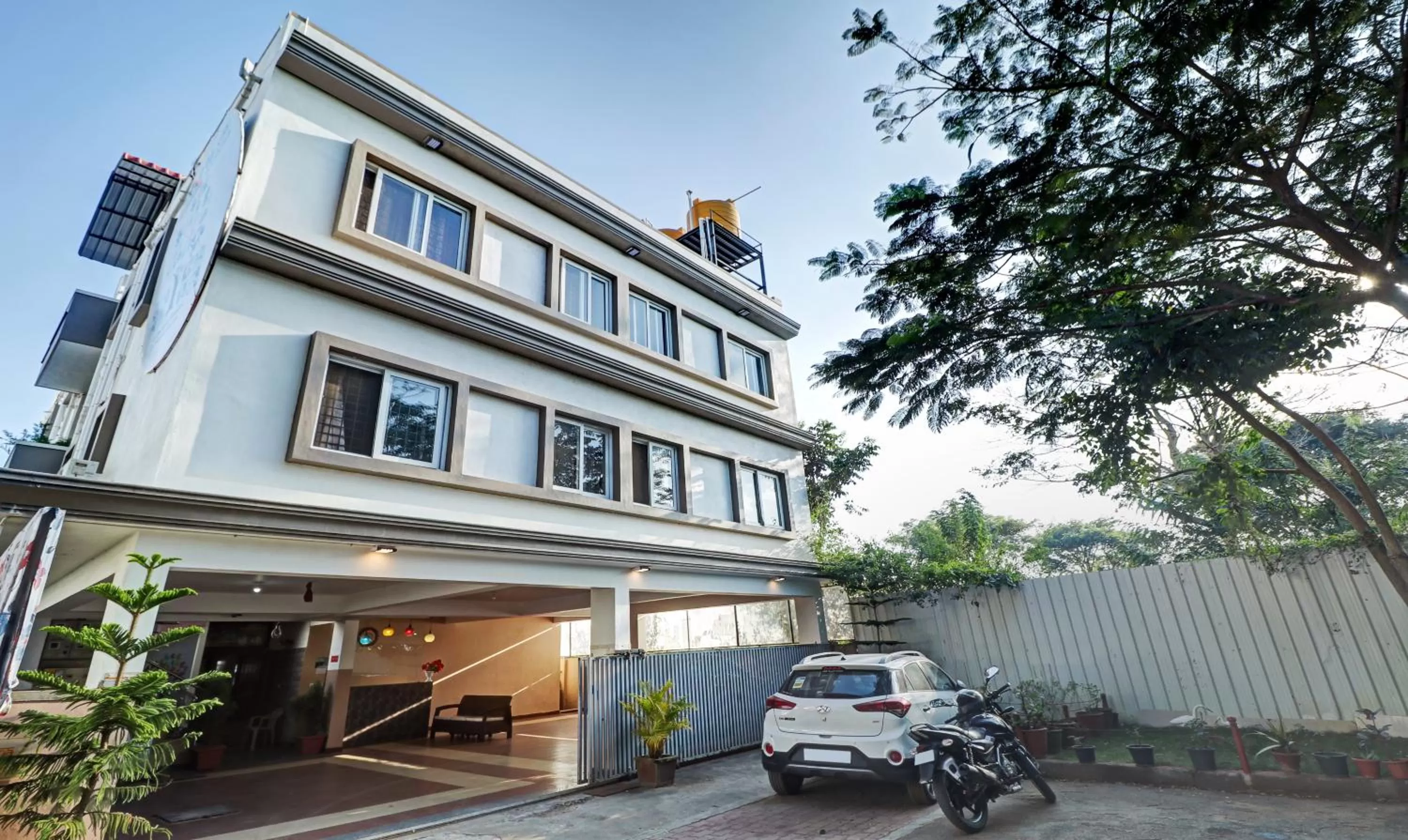 Property Building in Itsy By Treebo - Colors Stay