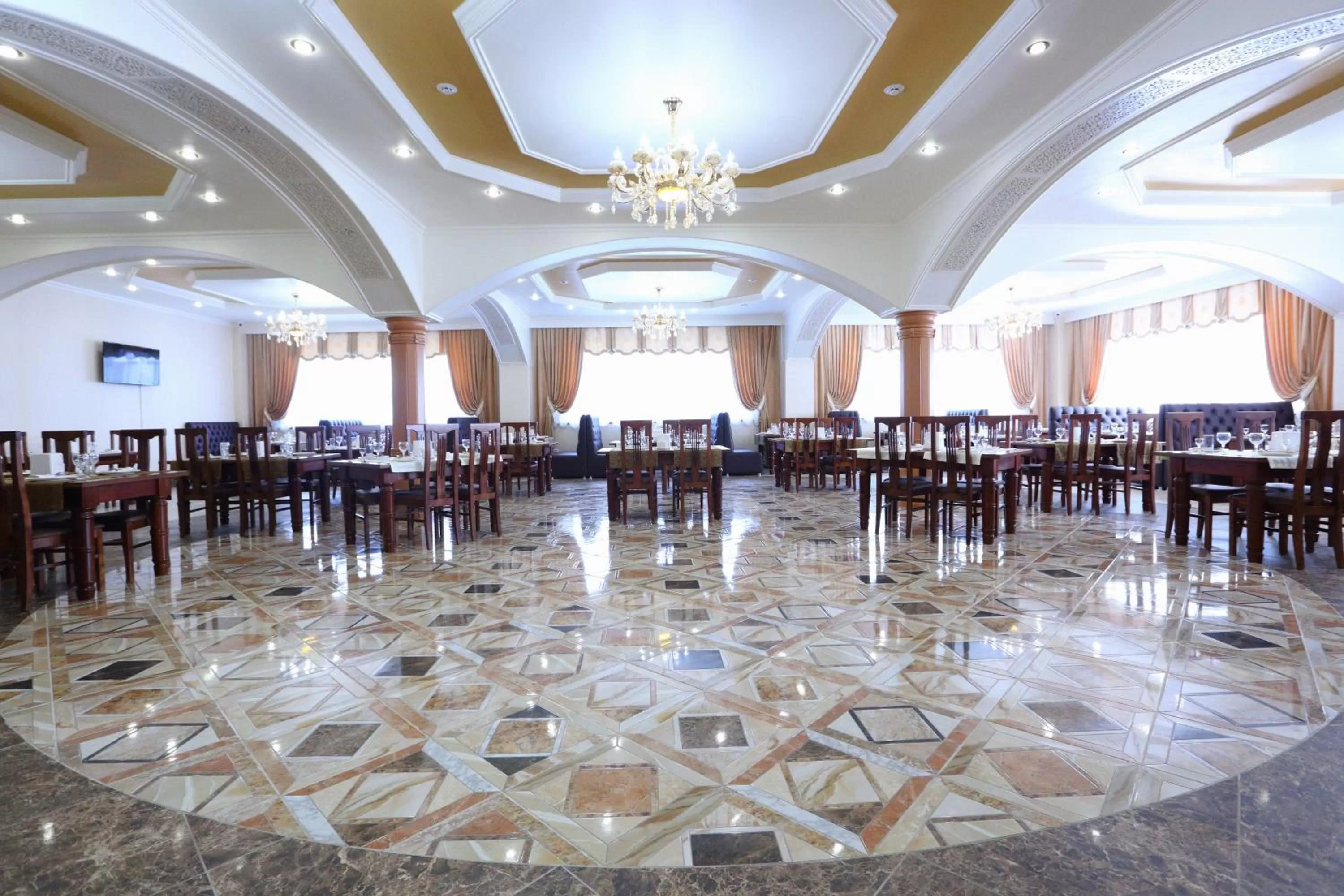 Restaurant/places to eat in Hotel Bahetle