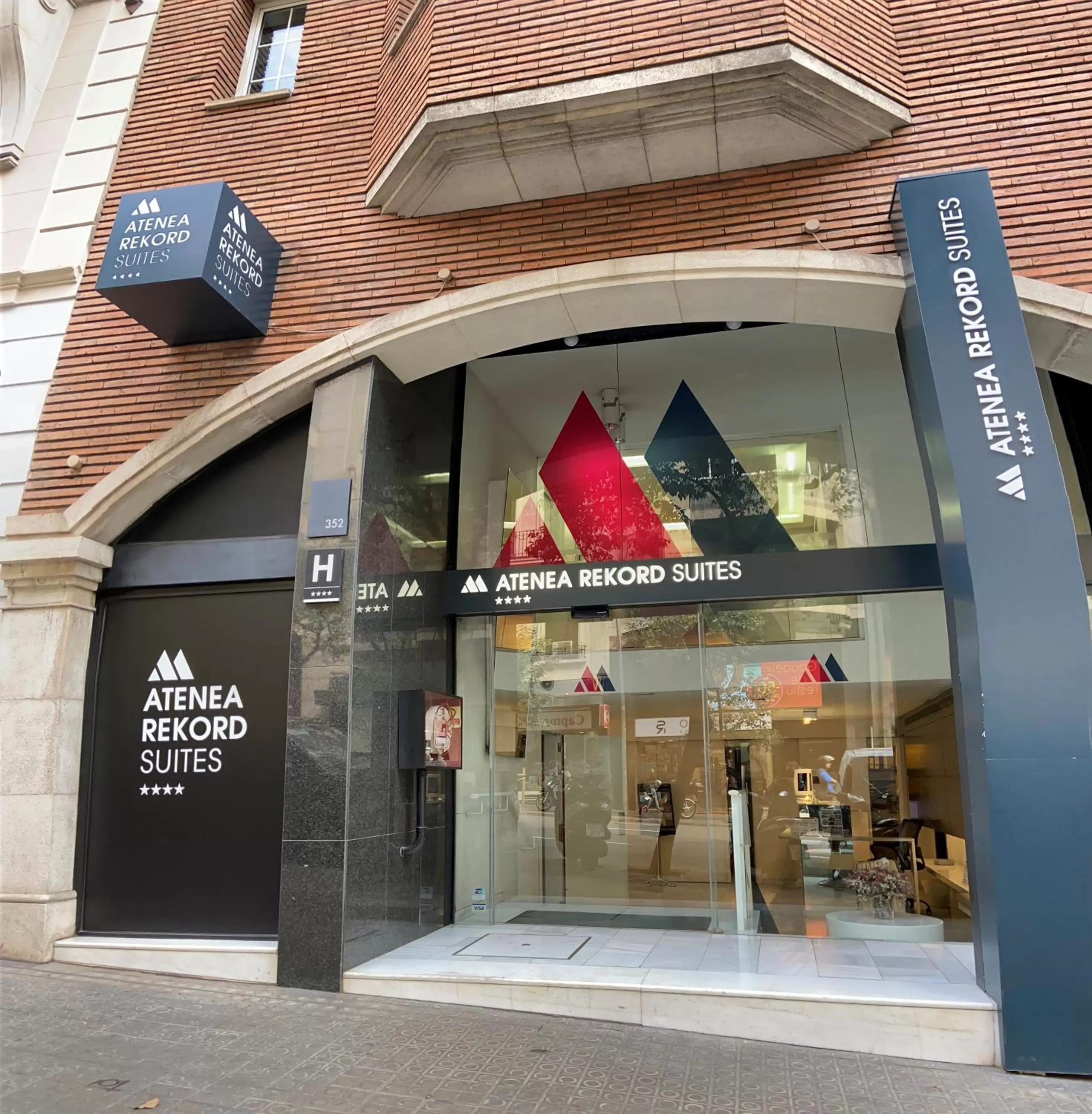 Property building in Atenea Rekord Suites Barcelona