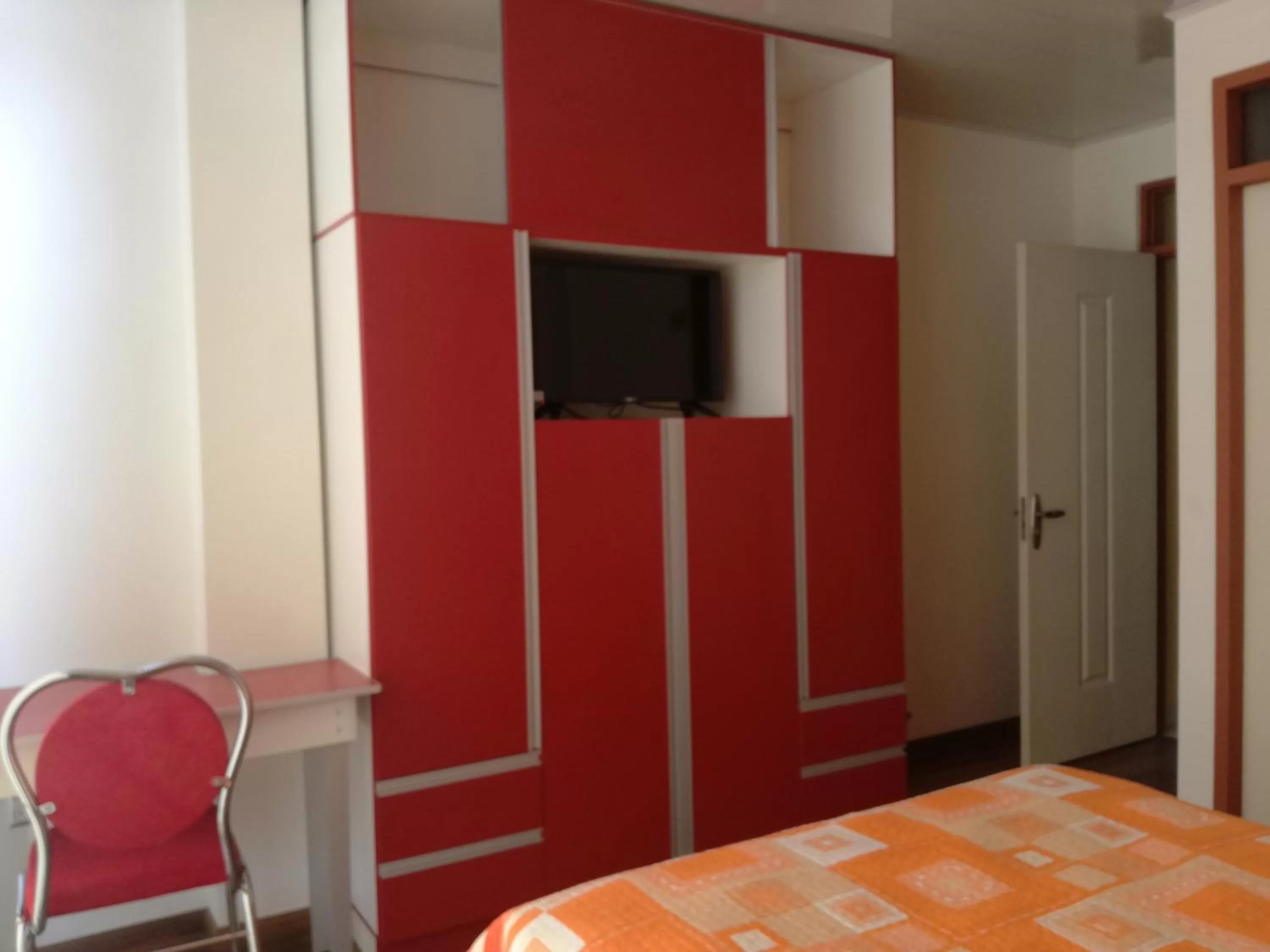 Photo of the whole room, TV/Entertainment Center in Apart Serma Hotel