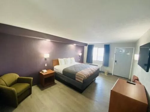 King Room - Non-Smoking in Executive Inn