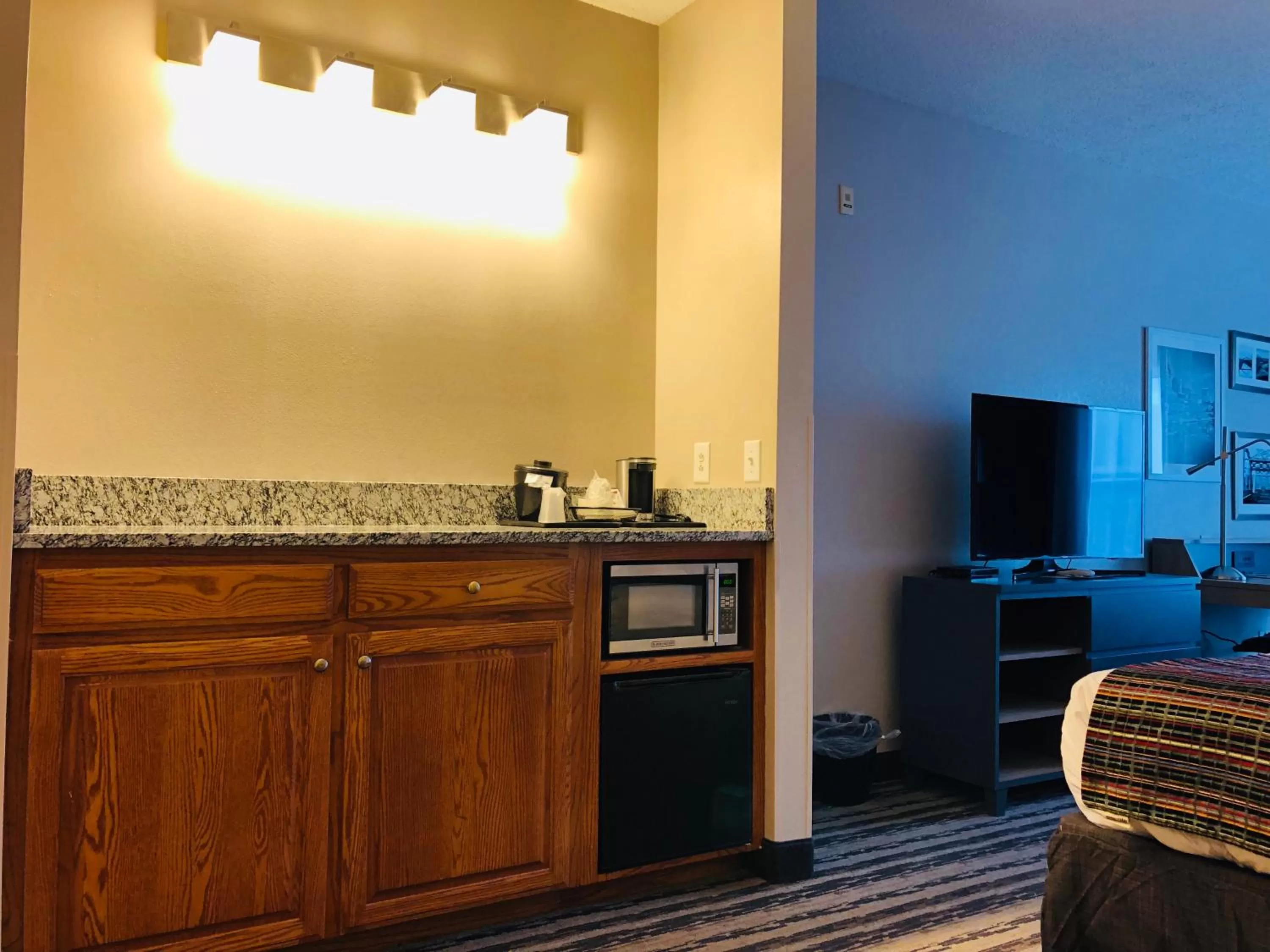 Country Inn & Suites by Radisson, Nashville Airport East, TN