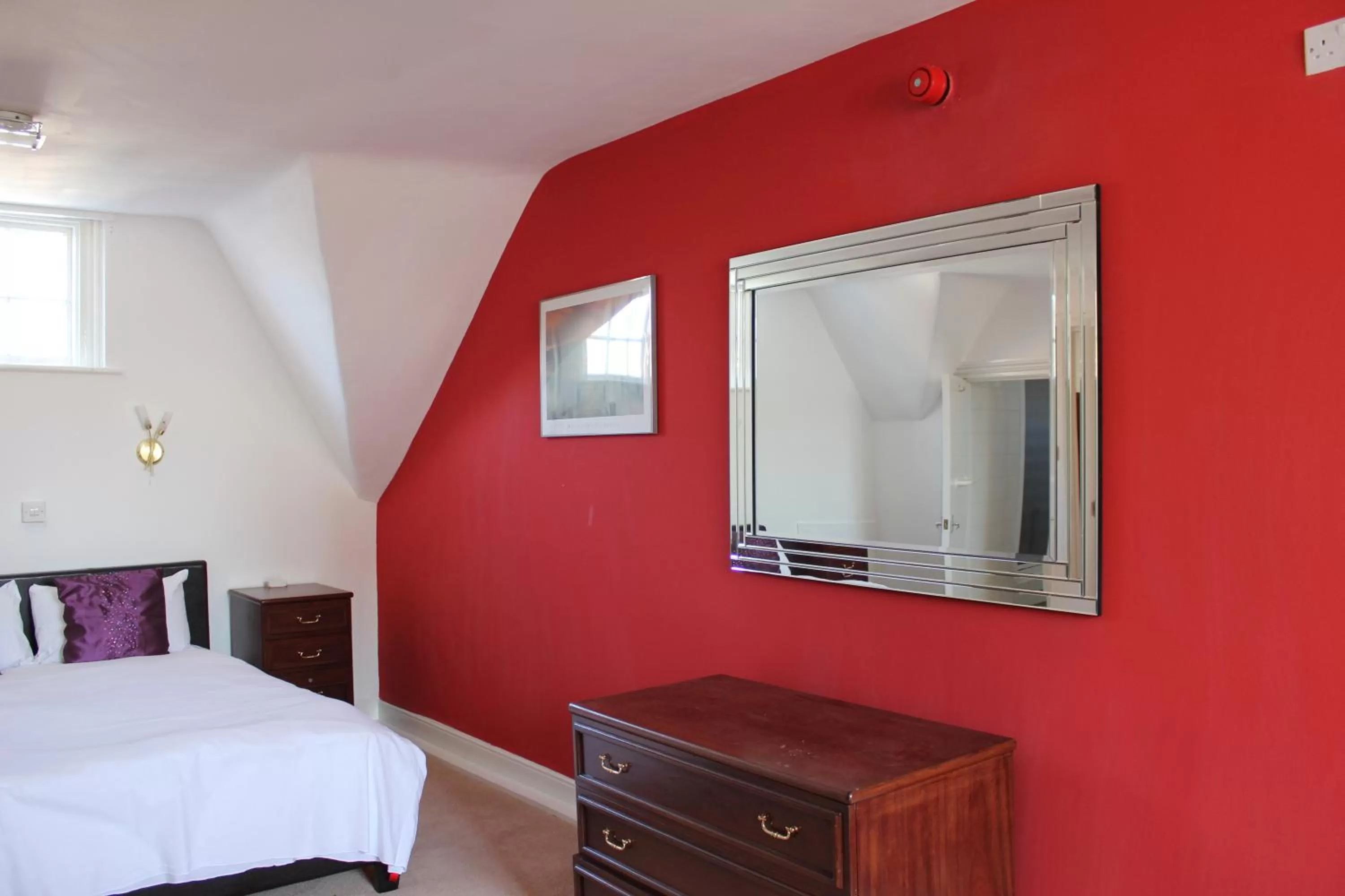 Photo of the whole room, Bed in The George Hotel Stansted Airport