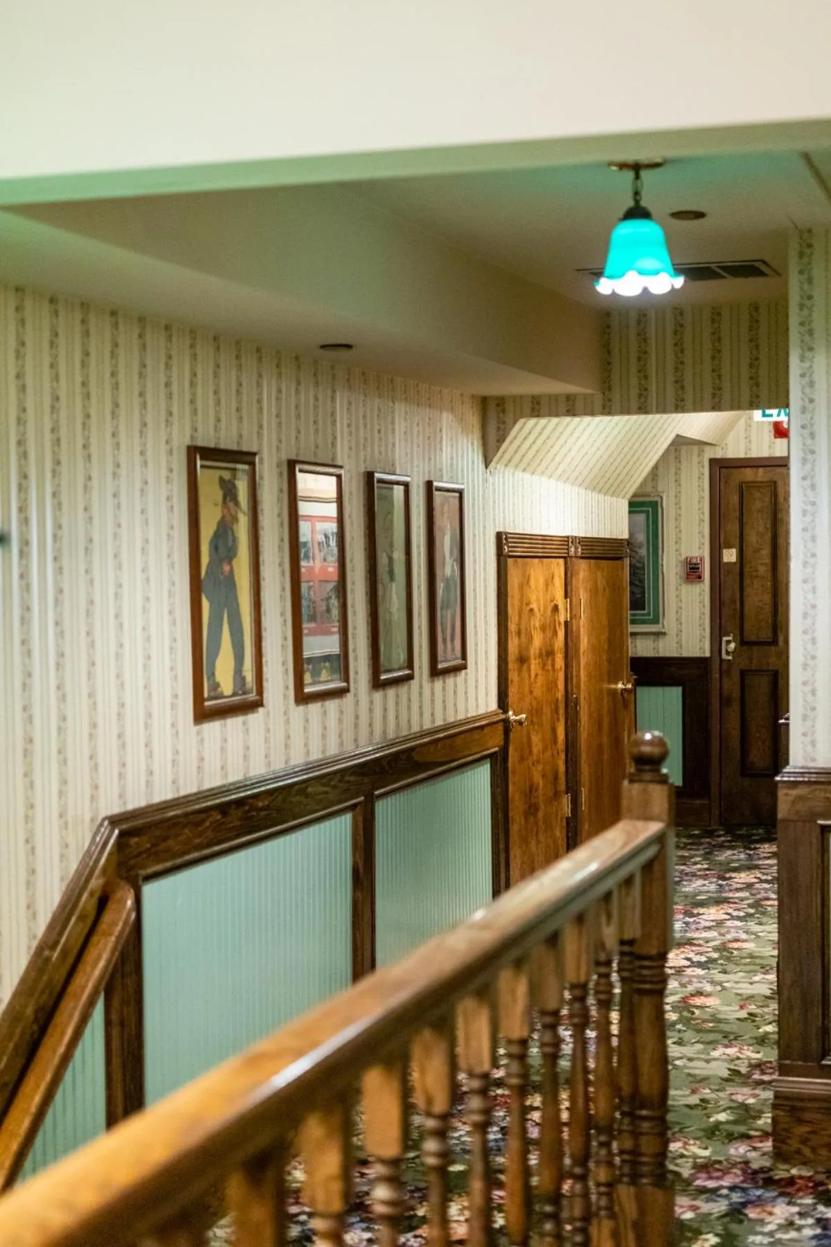 Saddleback Inn at Lake Arrowhead