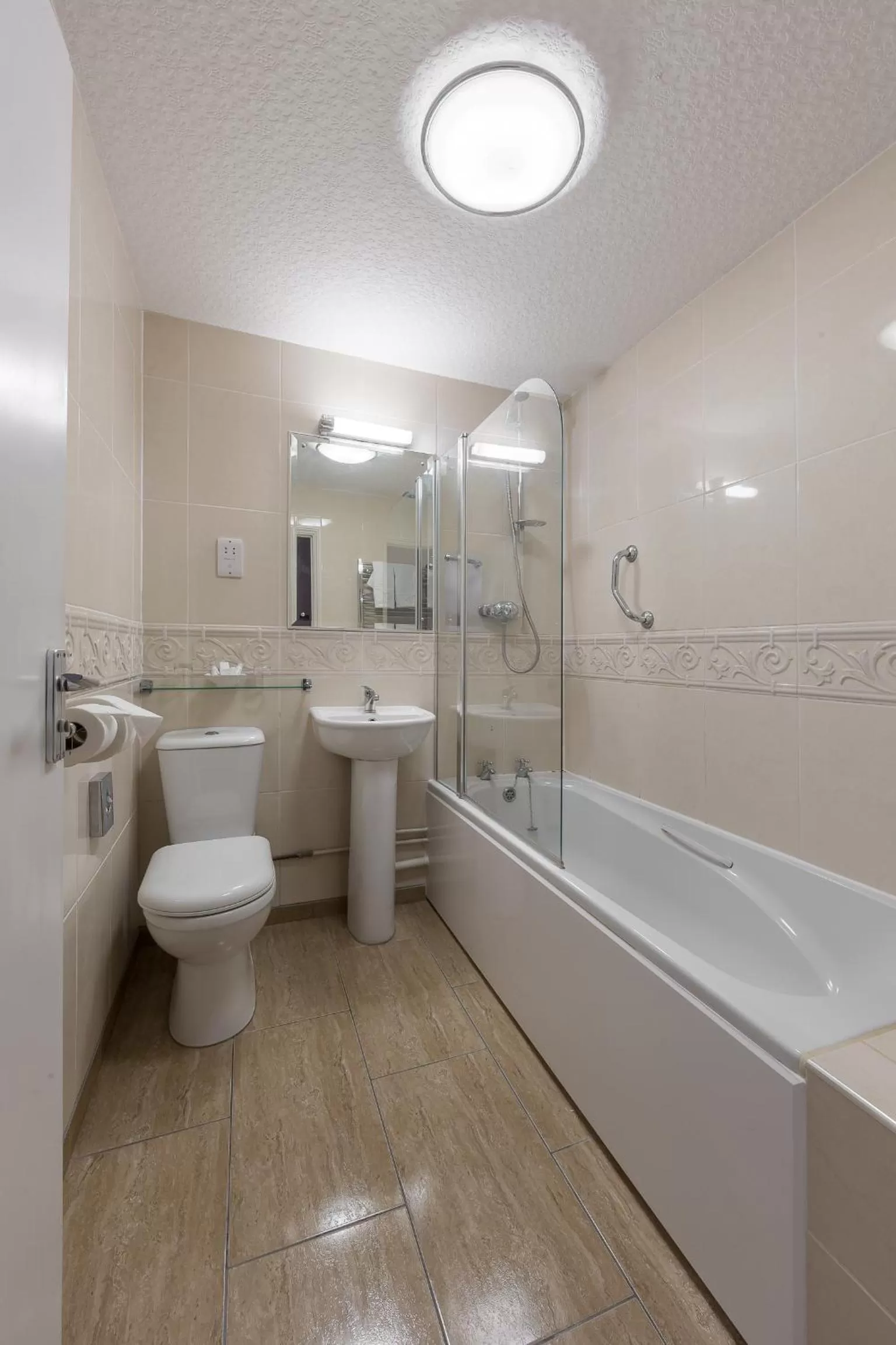 Bathroom in Muthu Westcliff Hotel (Near London Southend Airport)