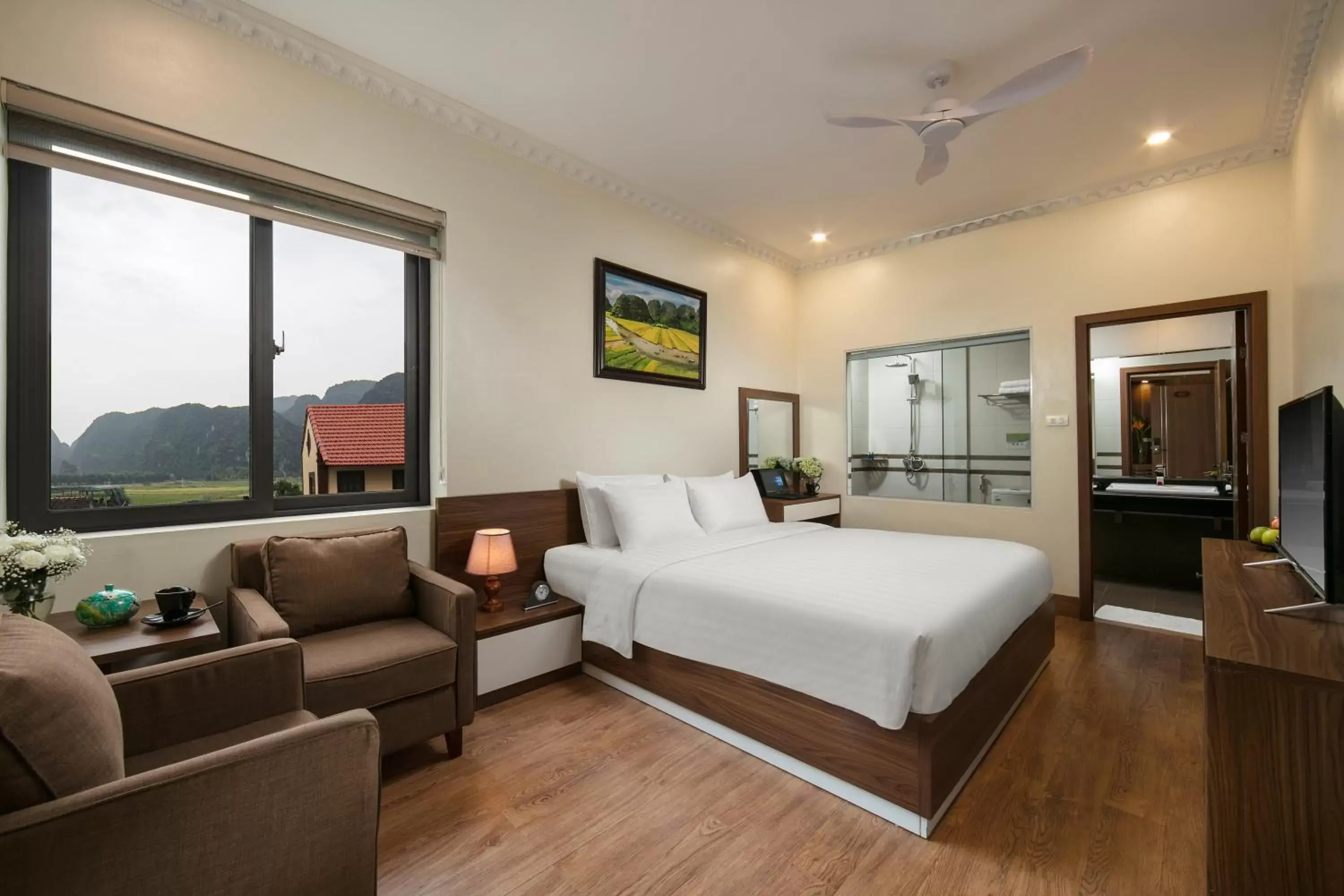 Deluxe Double Room with Mountain View in Tam Coc Holiday Hotel & Villa Deluxe Double Room with Mountain View in Tam Coc Holiday Hotel & Villa