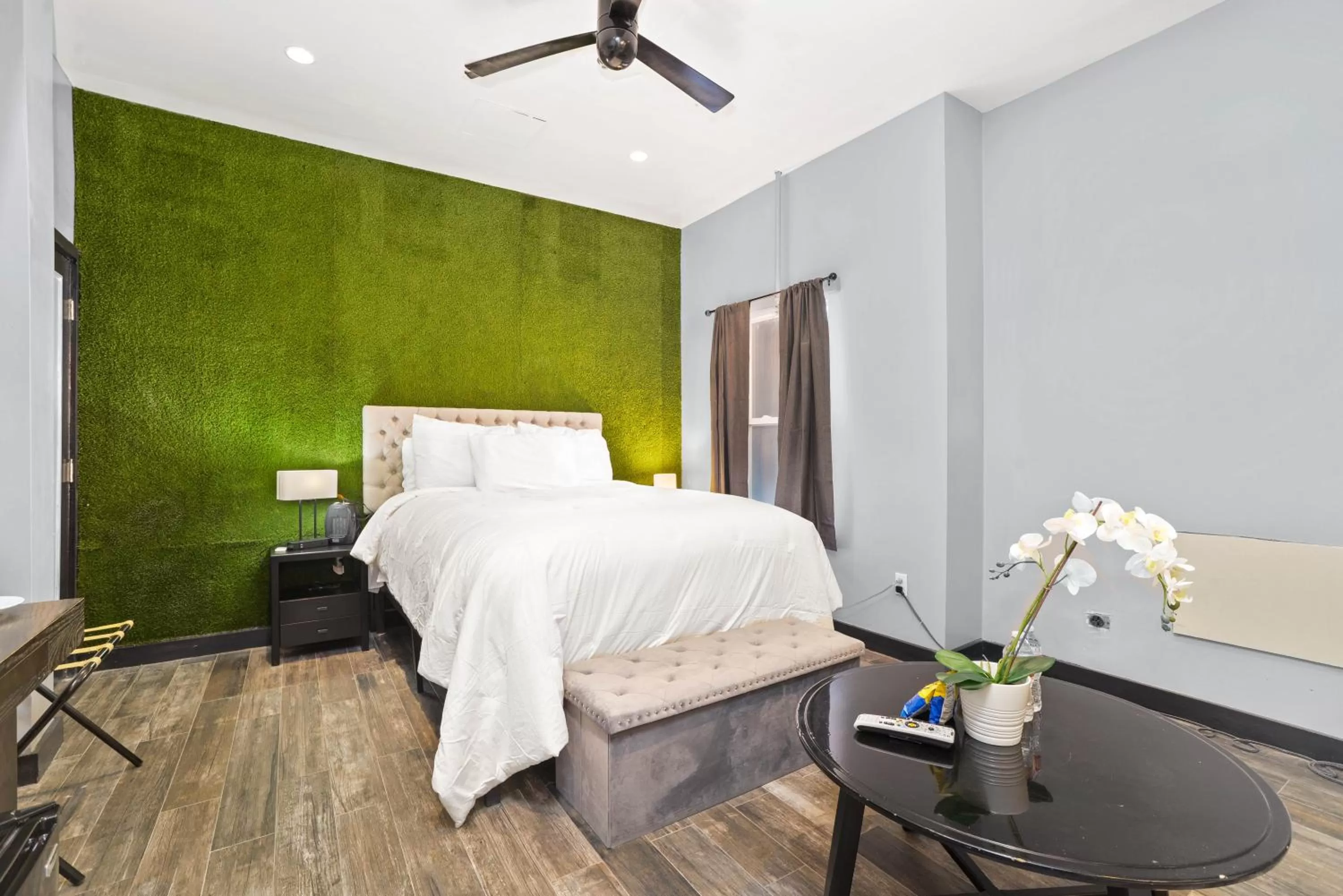 Bedroom, Bed in Good Hotels Downtown Denver