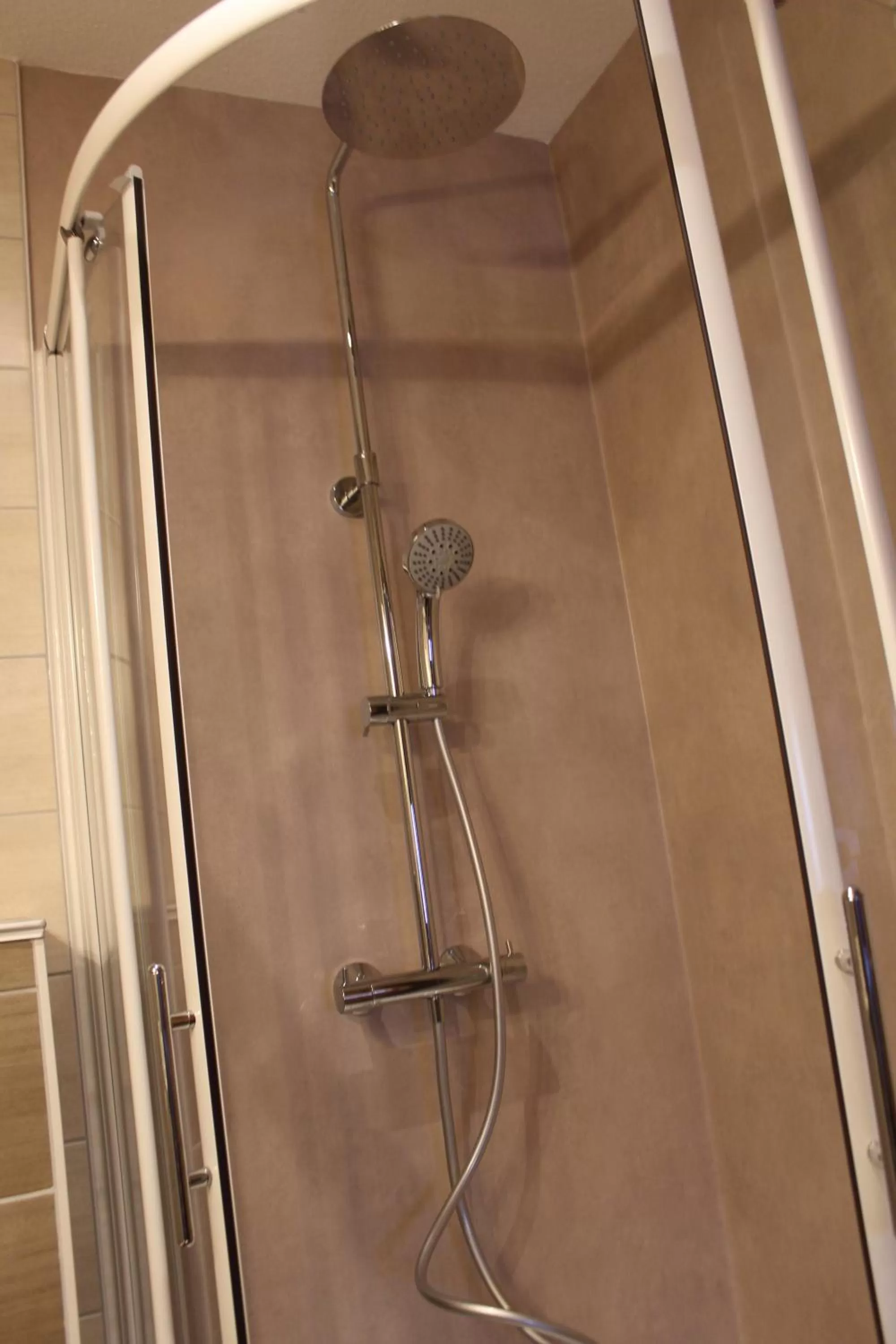 Shower in Hotel Restaurant Du Haut Du Roc