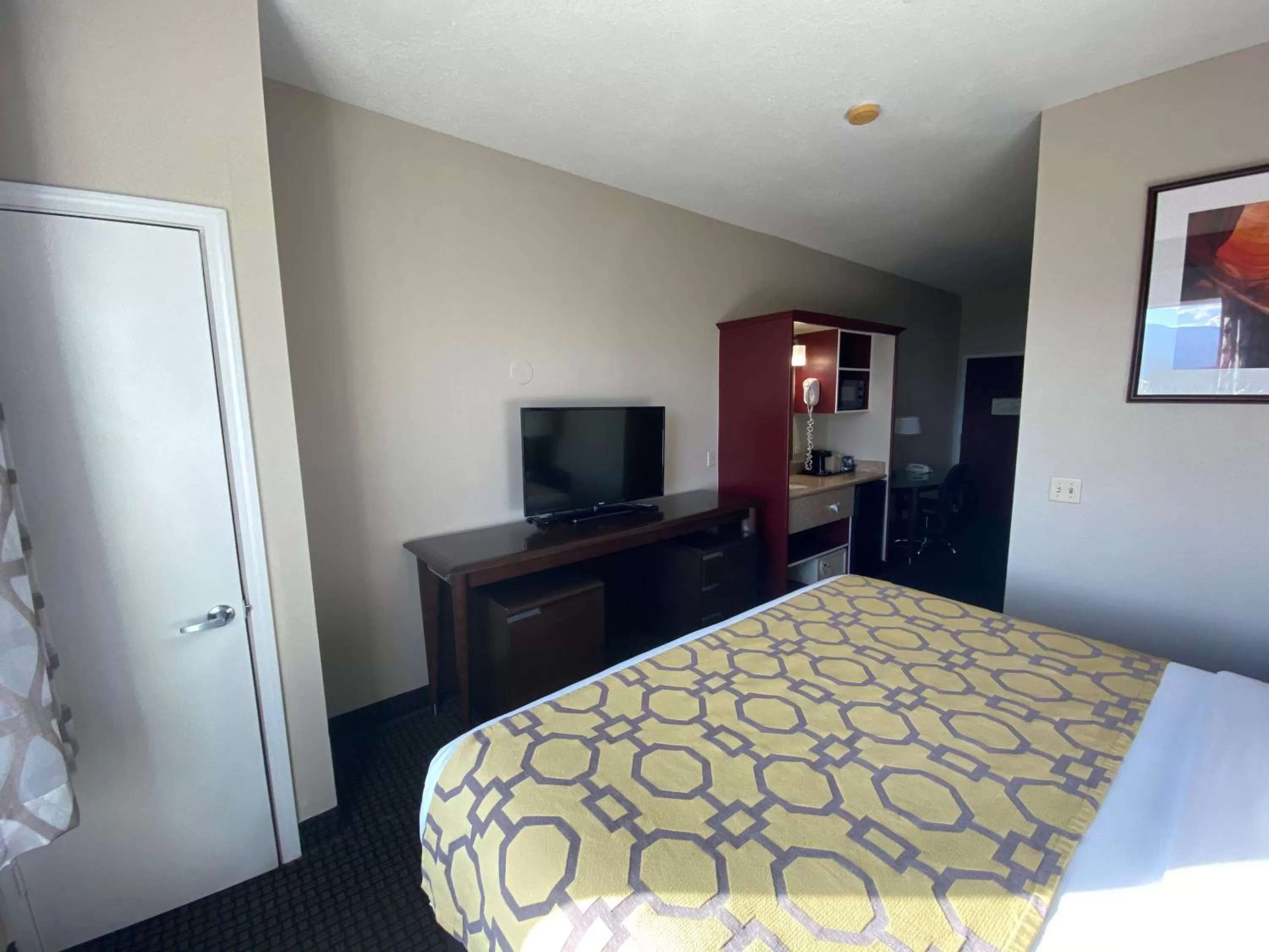 TV and multimedia, Bed in Baymont by Wyndham Colorado Springs