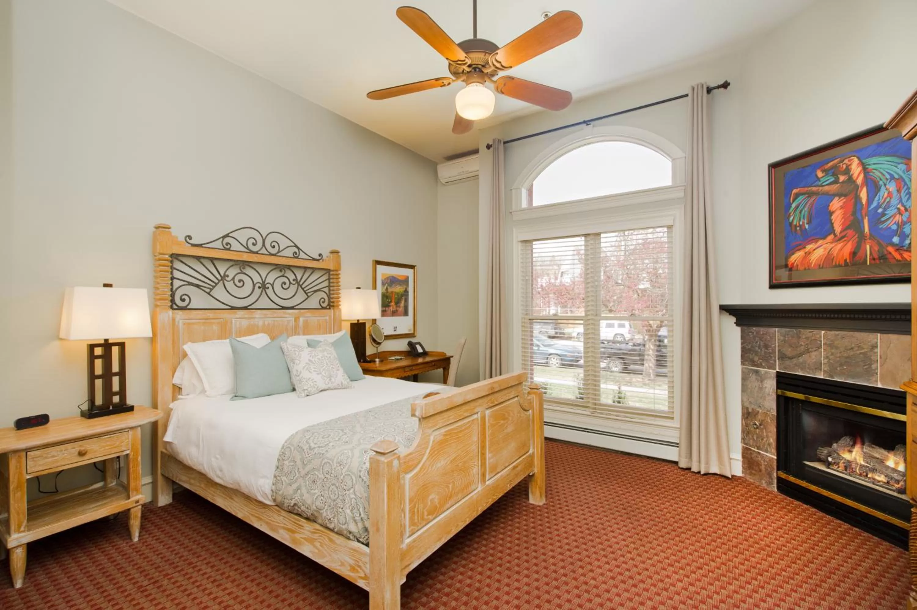 Photo of the whole room, Bed in The Bradley Boulder Inn