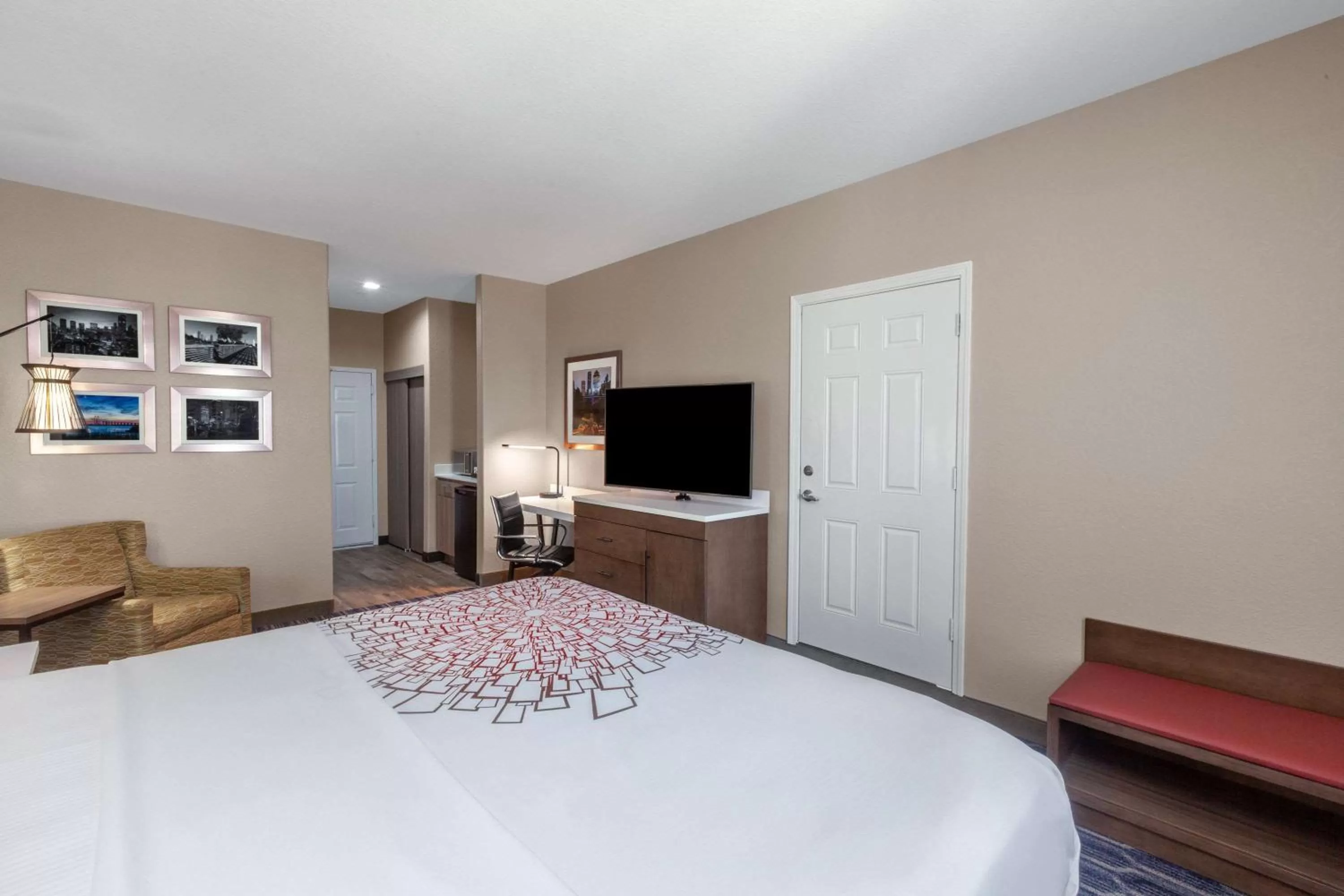 King Room with Balcony - Non-Smoking in La Quinta by Wyndham Houston Channelview