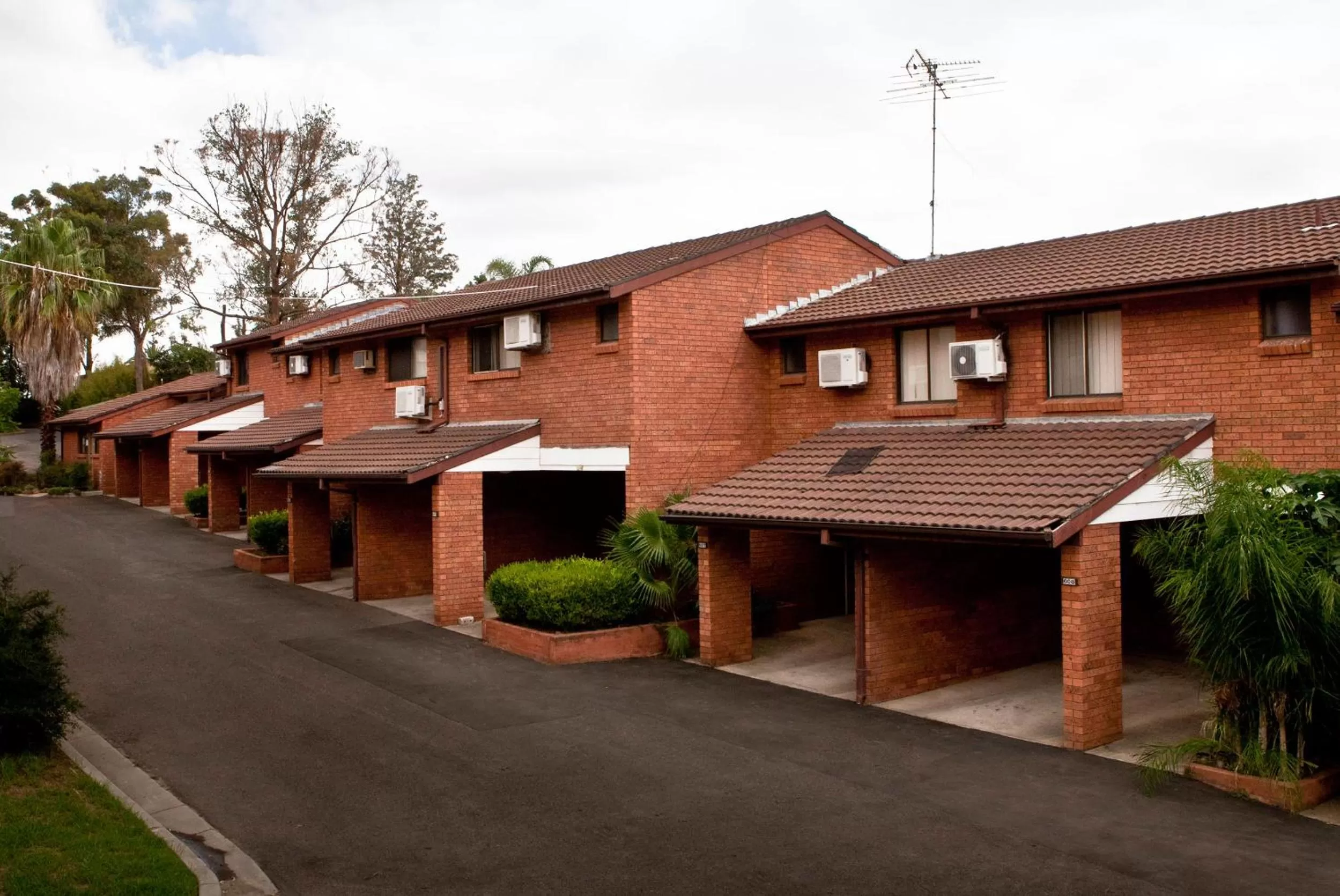 Facade/entrance in Hunts Hotel Liverpool