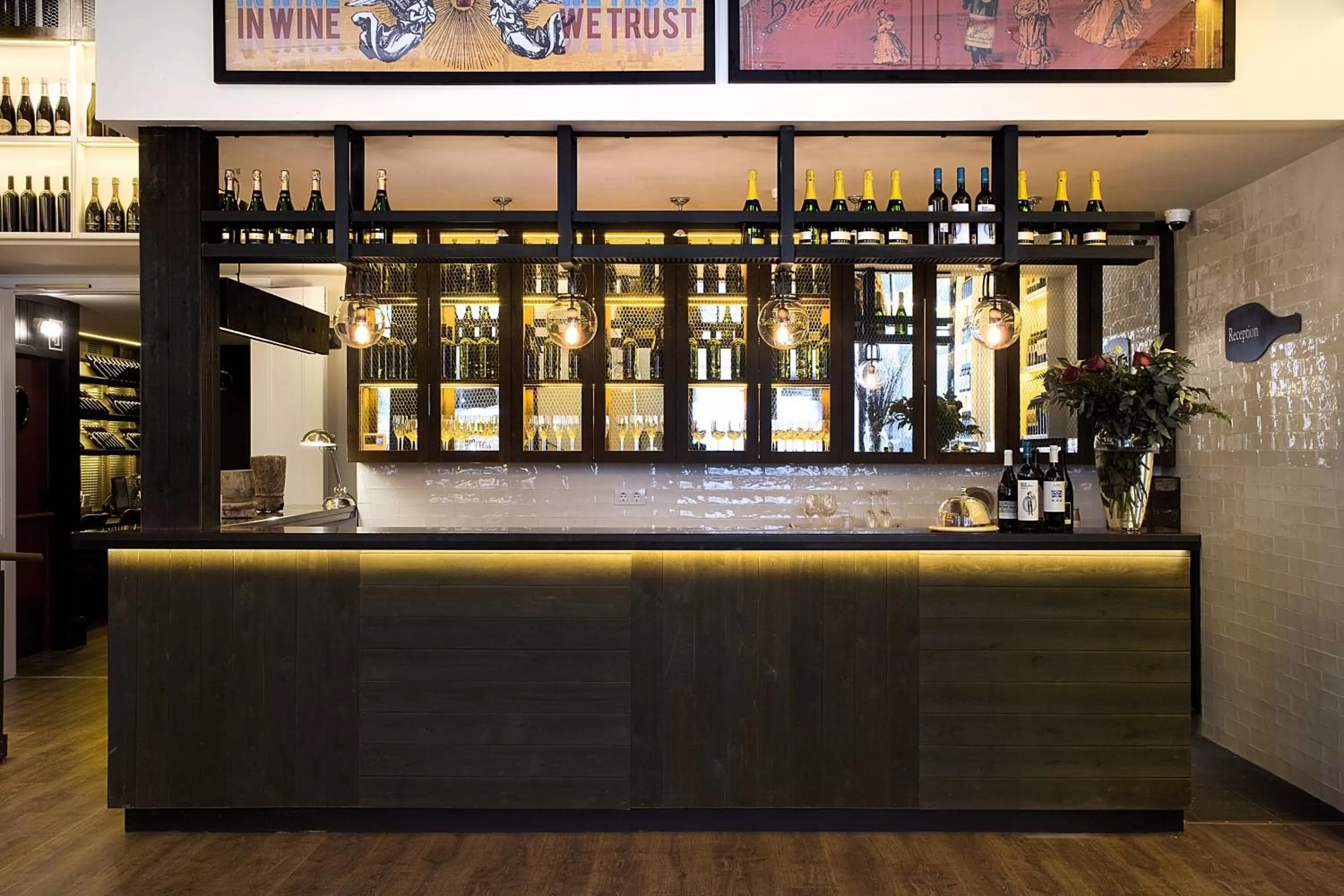 Lobby or reception in Praktik Vinoteca