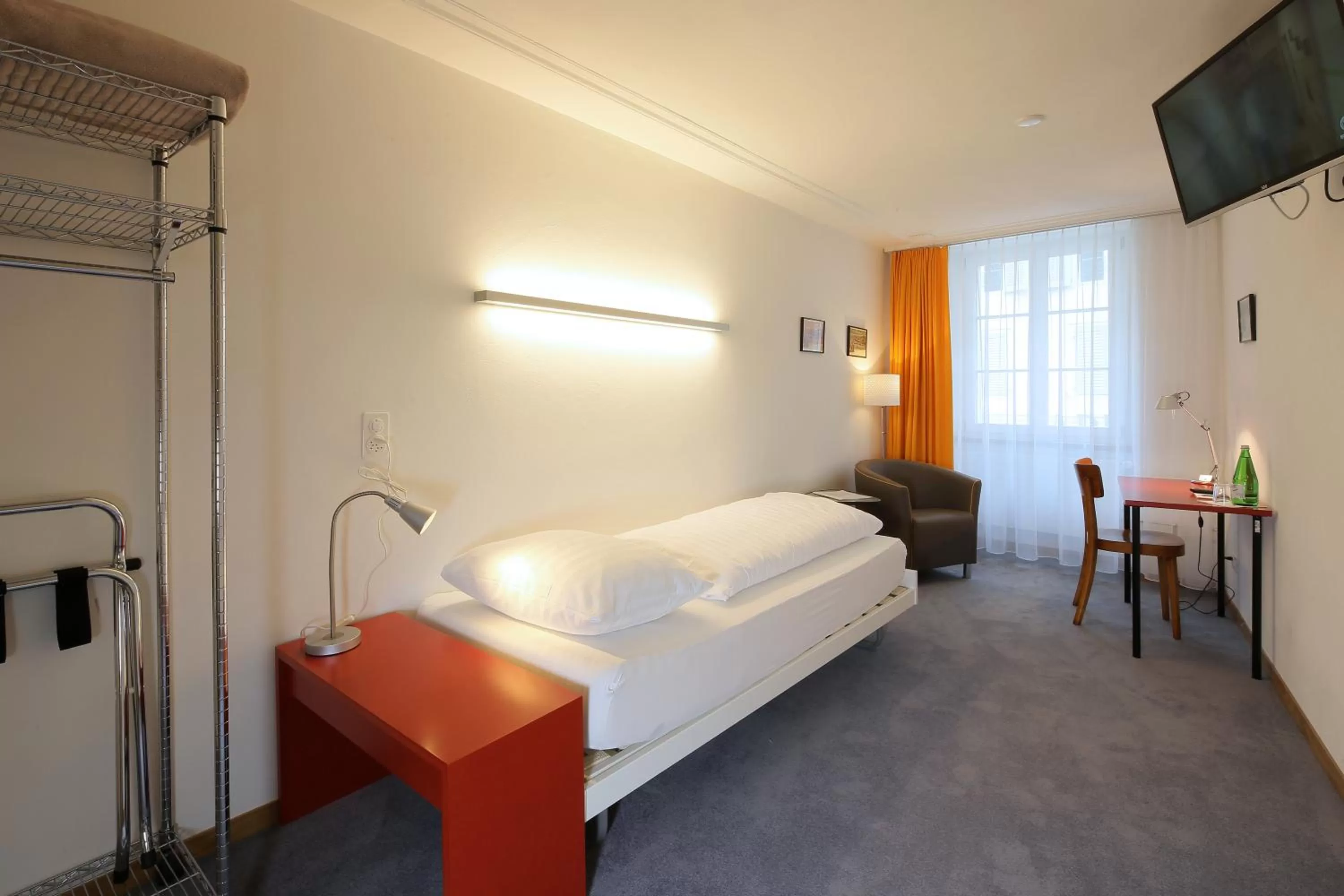 Photo of the whole room, Bed in Hotel Roter Ochsen