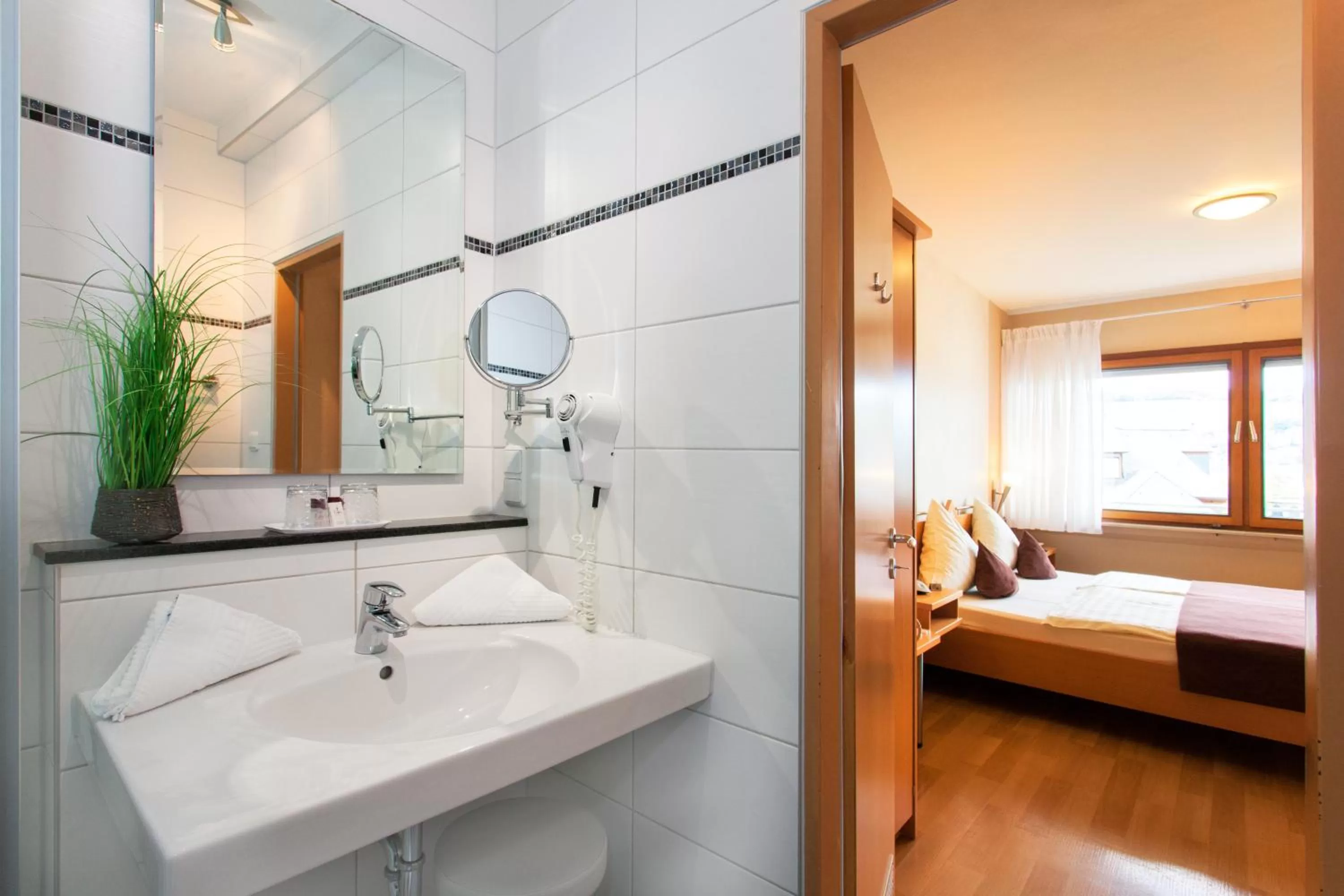 Photo of the whole room, Bed in Moselhaus Weiskopf