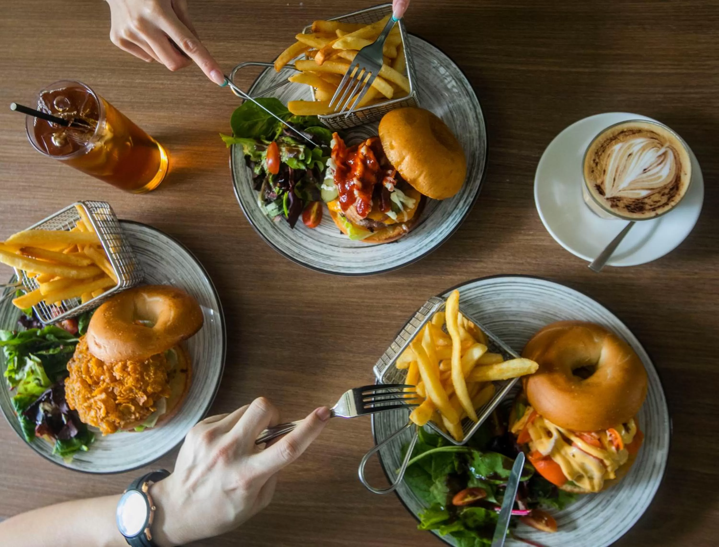 Restaurant/places to eat in Studio M Hotel