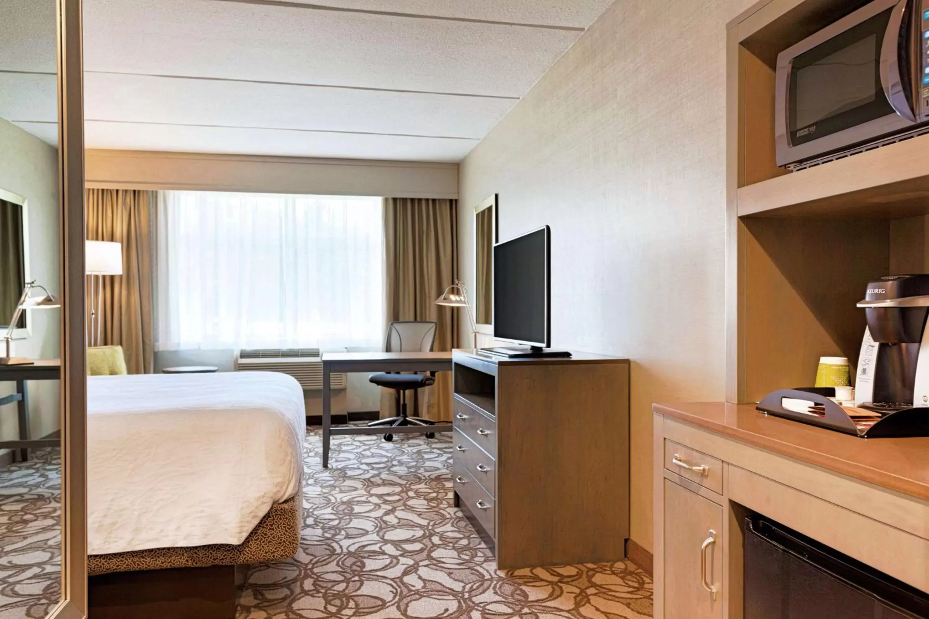 King Room - Hearing Access in Hilton Garden Inn Lenox Pittsfield King Room - Hearing Access in Hilton Garden Inn Lenox Pittsfield